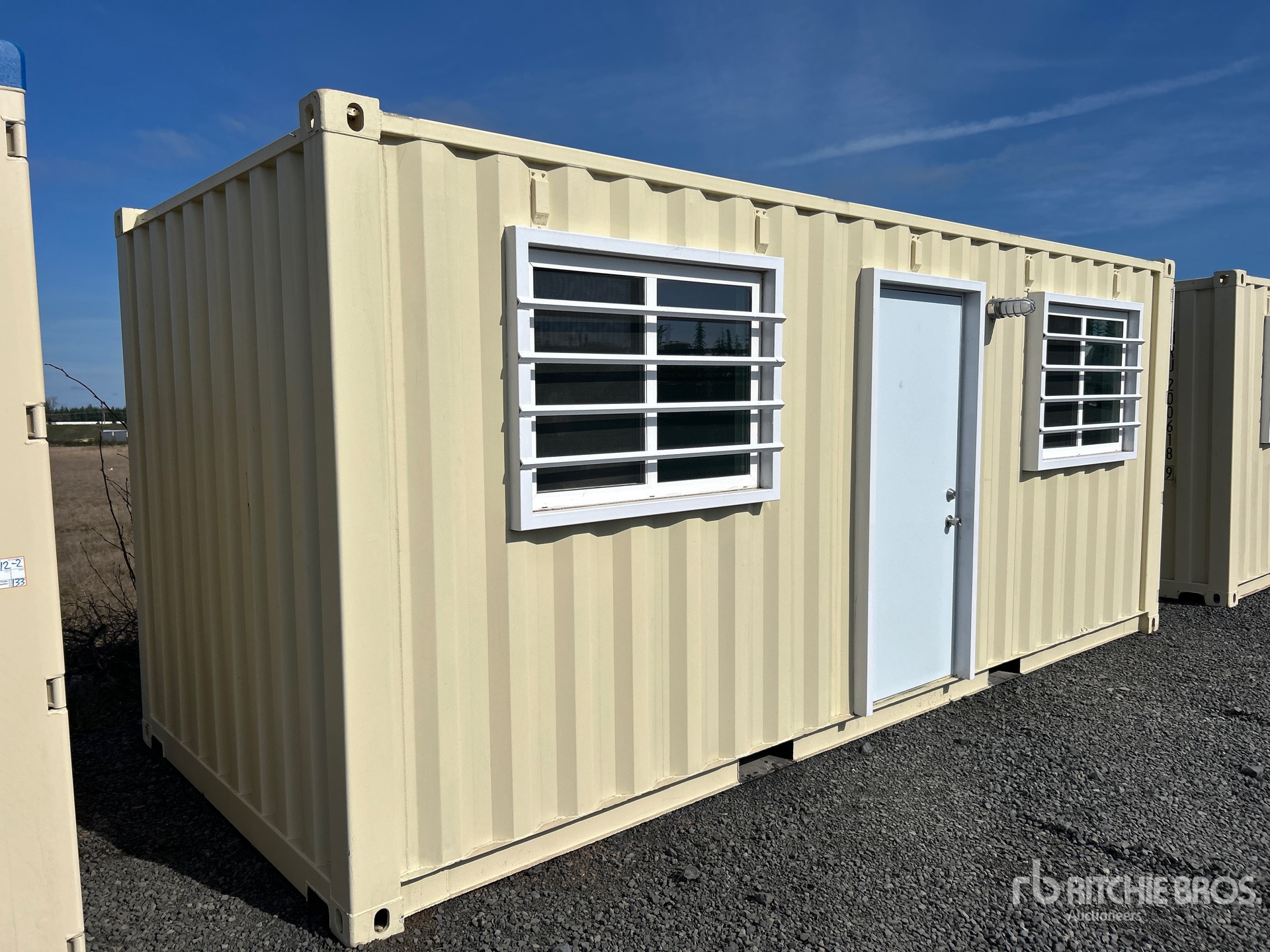 General Appearance with Bild, Ecke vorne links