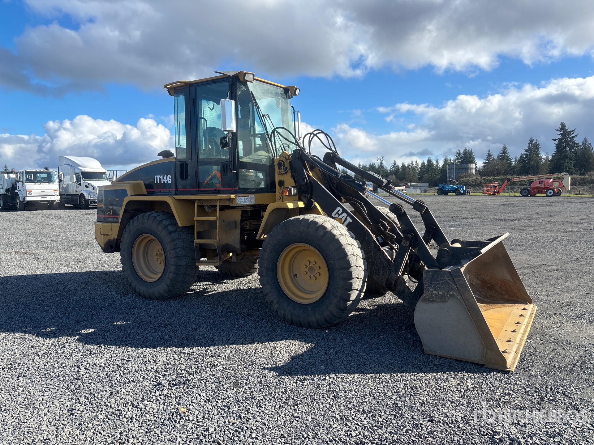 General Appearance with Picture, Right Front Corner