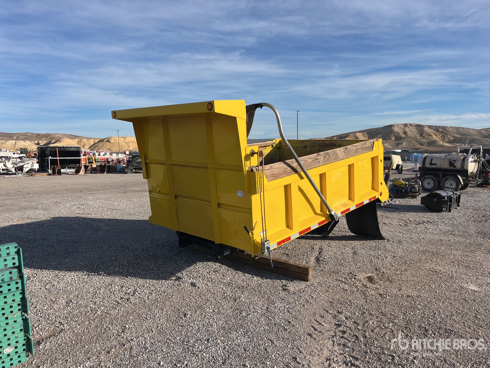 General Appearance with Bild, Ecke vorne links