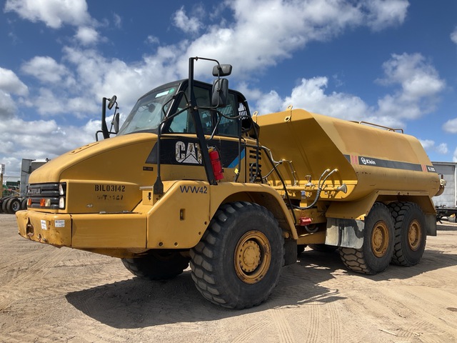 2013 Cat 725 5000 gal Articulated Water Truck 2013 Cat 725 5000 gal Articulated Water Truck
