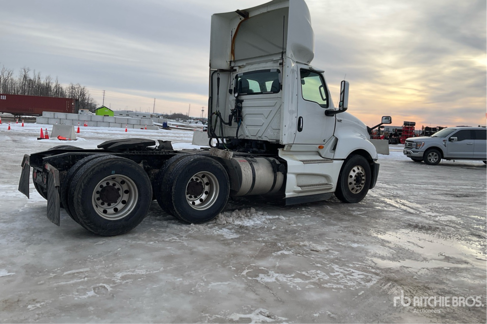 General Appearance with Foto, angolo anteriore sinistro