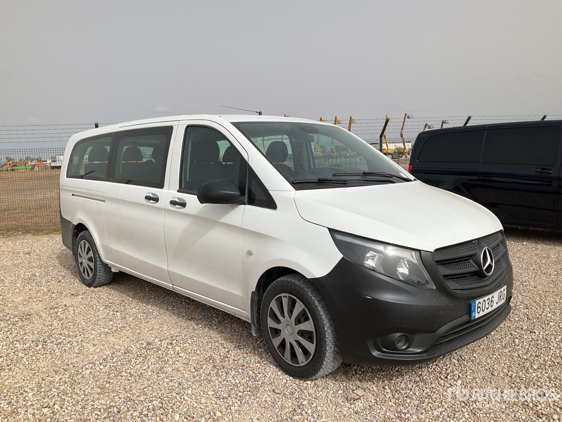 General Appearance with Foto, angolo anteriore destro