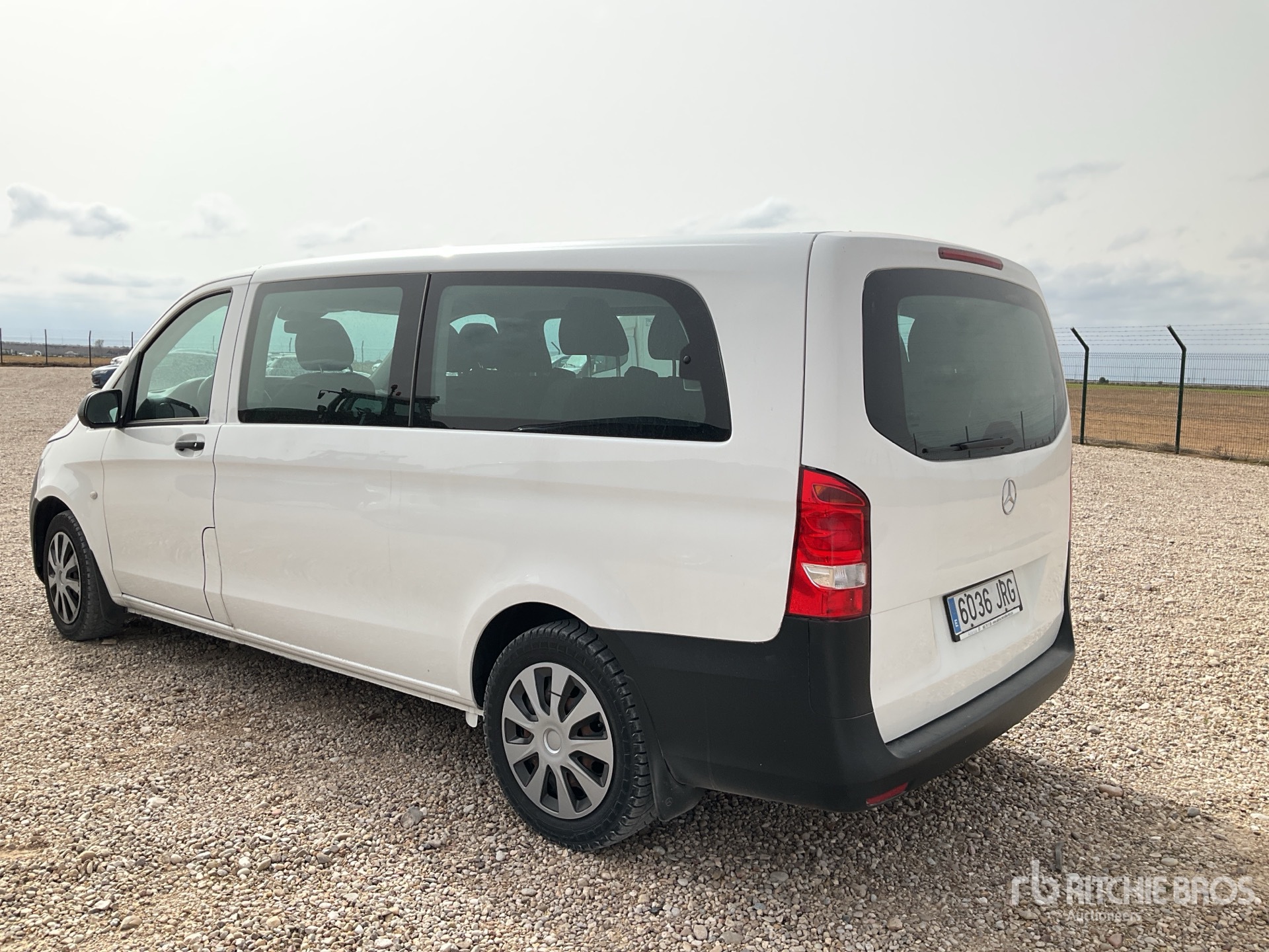 General Appearance with Foto, angolo posteriore sinistro