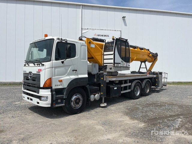 2016 Hino 700 Bucket Truck