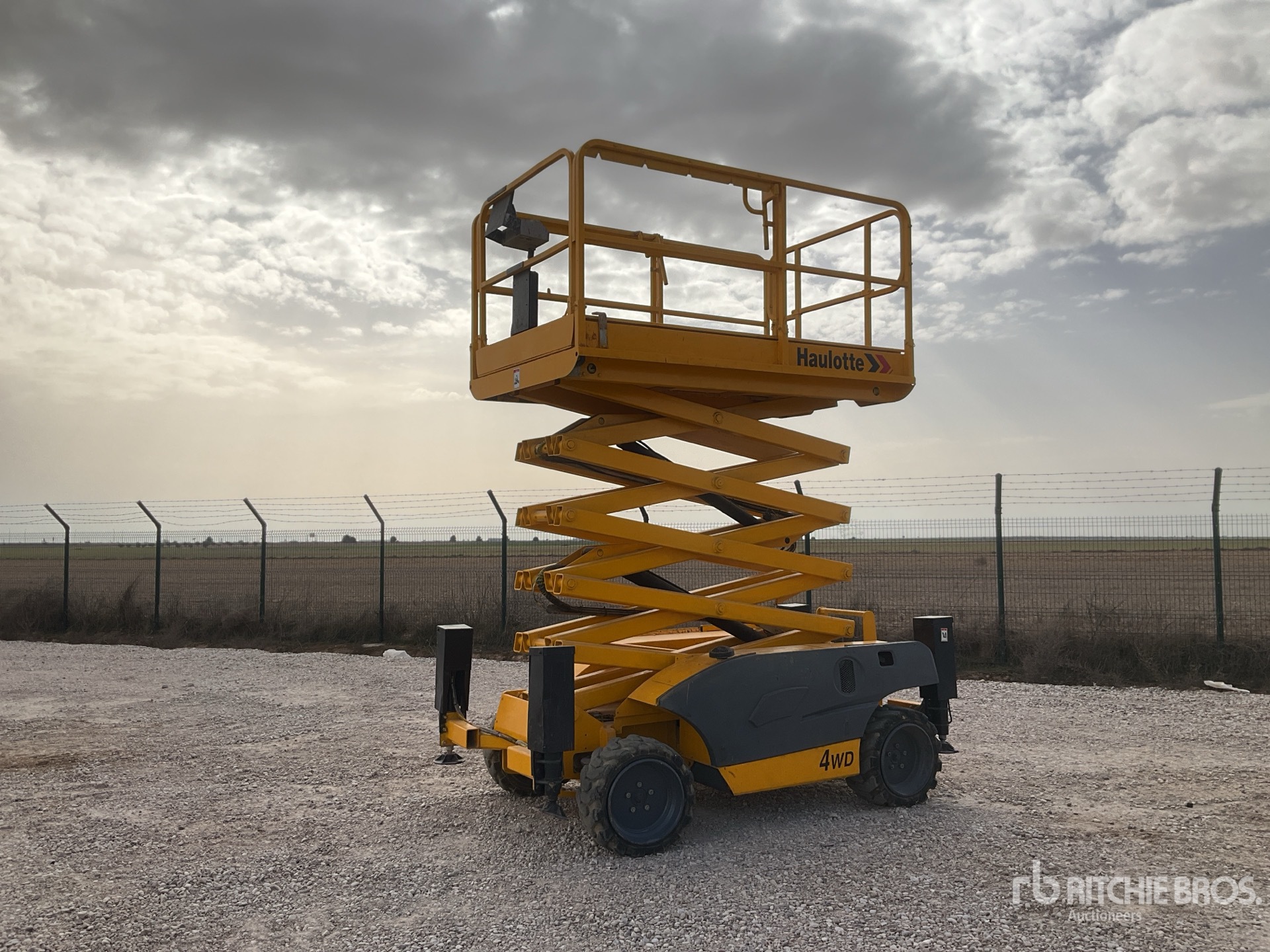 General Appearance with Foto, angolo anteriore sinistro