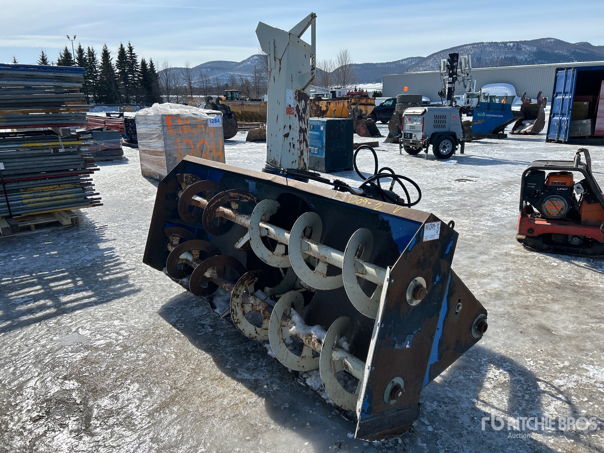 General Appearance with Foto, angolo anteriore sinistro