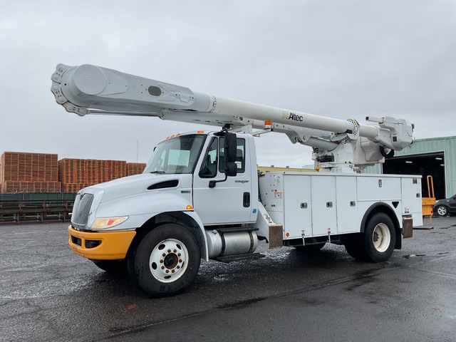 2013 Altec AM55 on 2014 International 4300 DuraStar 4x2 Bucket Truck