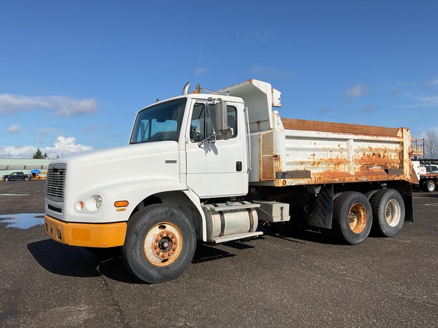 2000 Freightliner FL112 6x4 T/A Dump Truck