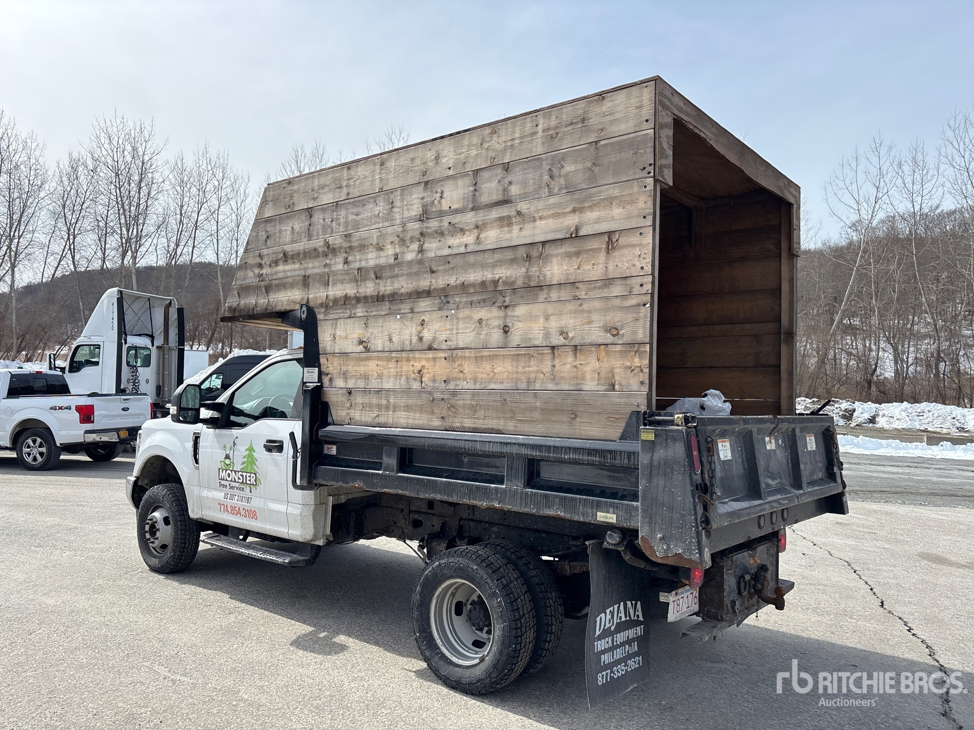 General Appearance with Foto, angolo posteriore sinistro