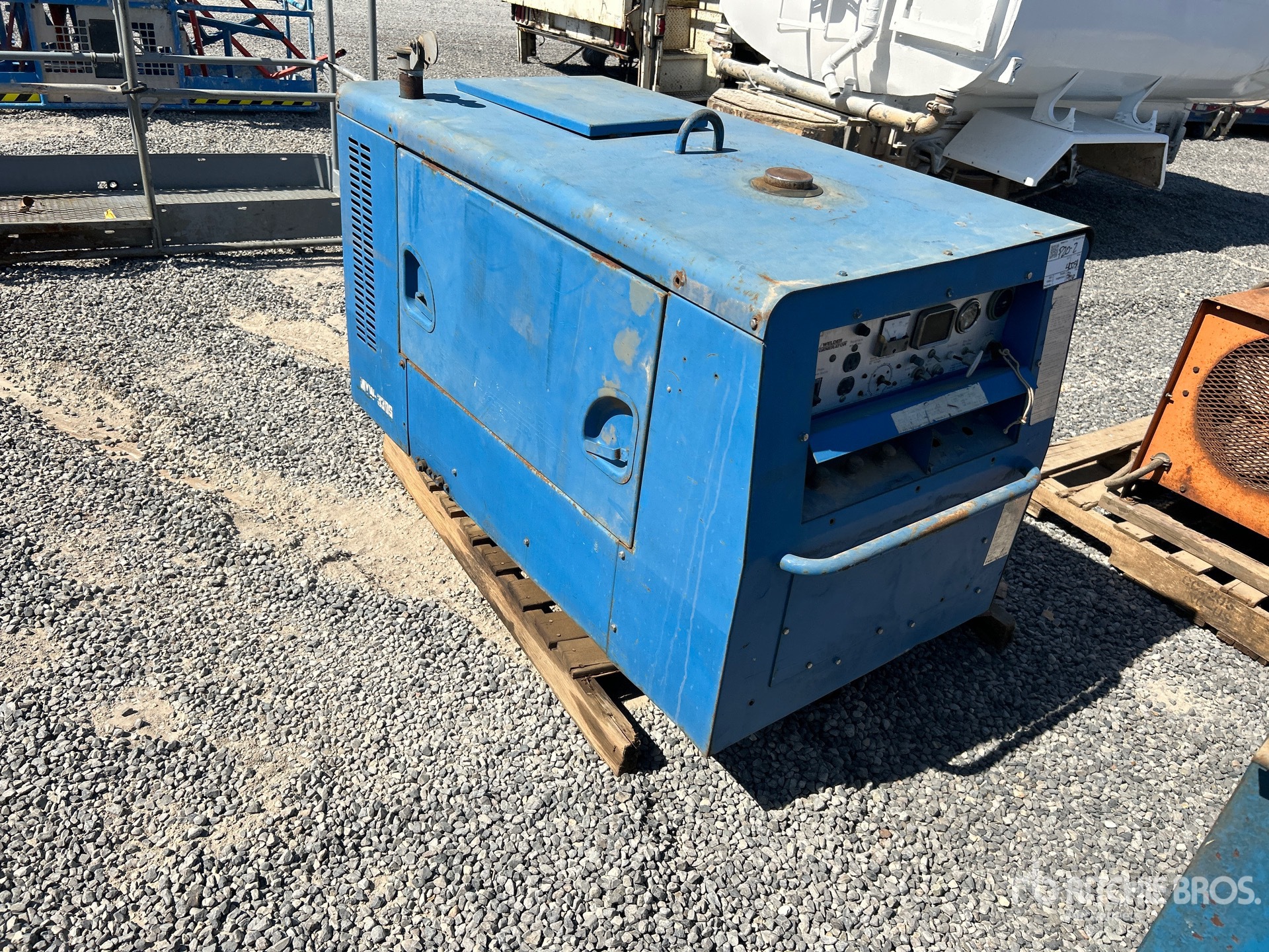 General Appearance with Picture, Right Front Corner