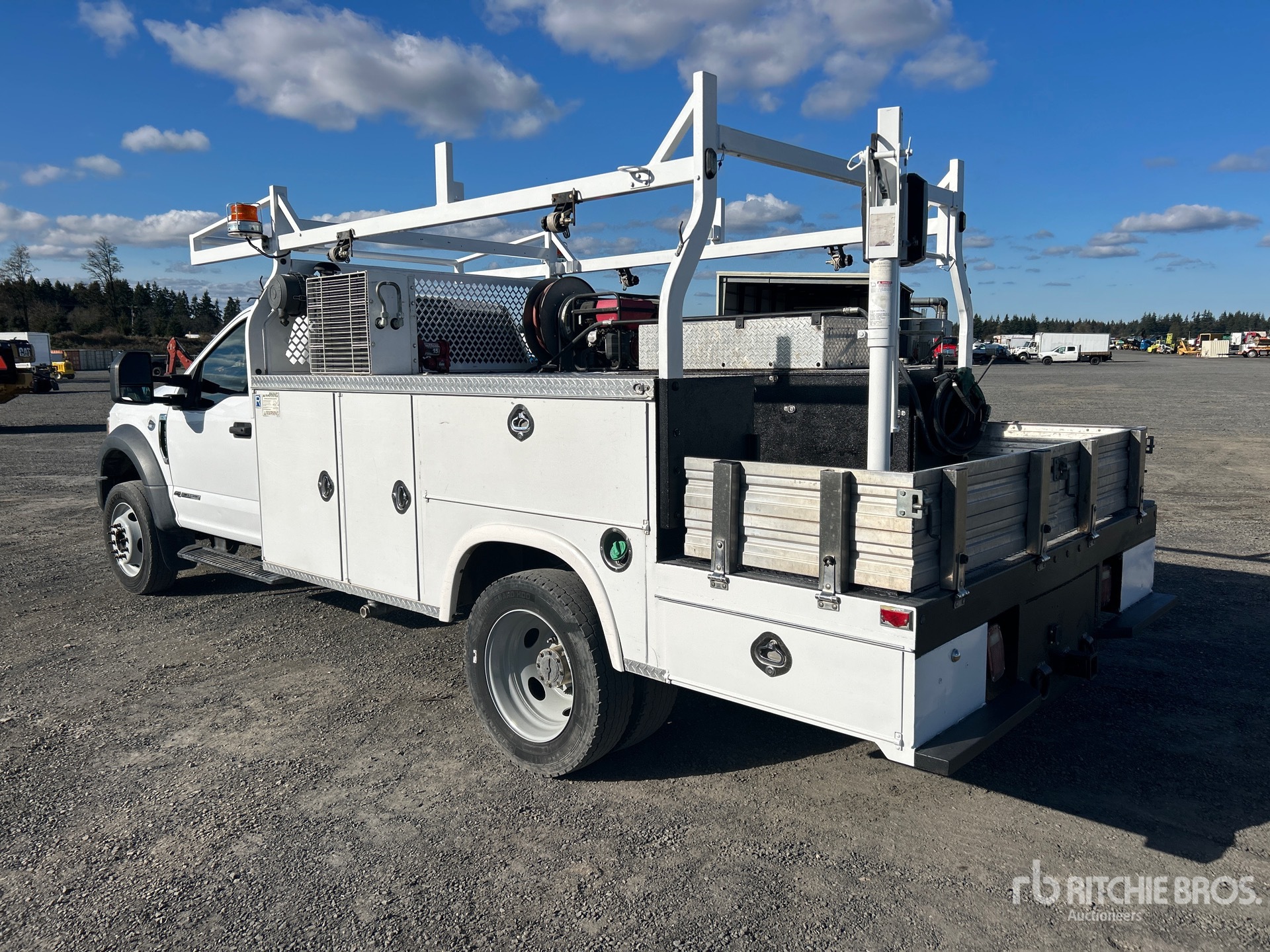 General Appearance with Bild, Ecke hinten links