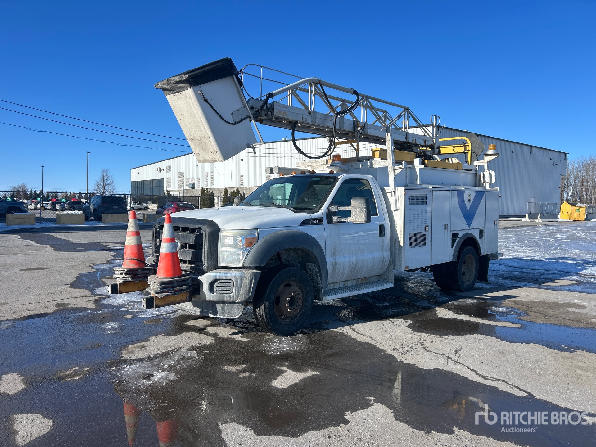 General Appearance with Bild, Ecke vorne links