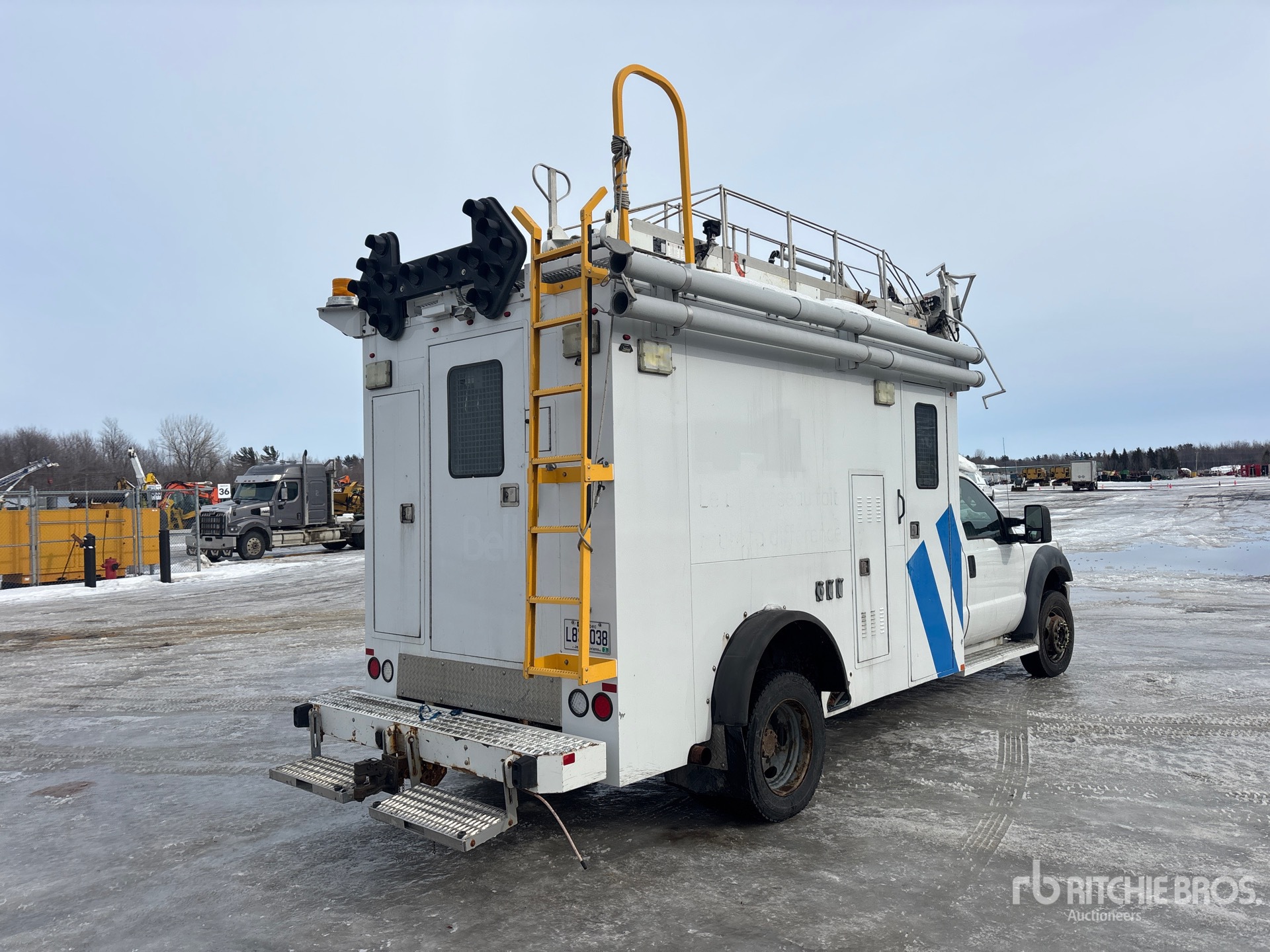 General Appearance with Foto, angolo anteriore sinistro