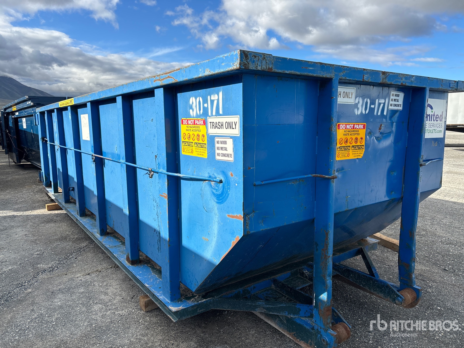 General Appearance with Picture, Right Front Corner