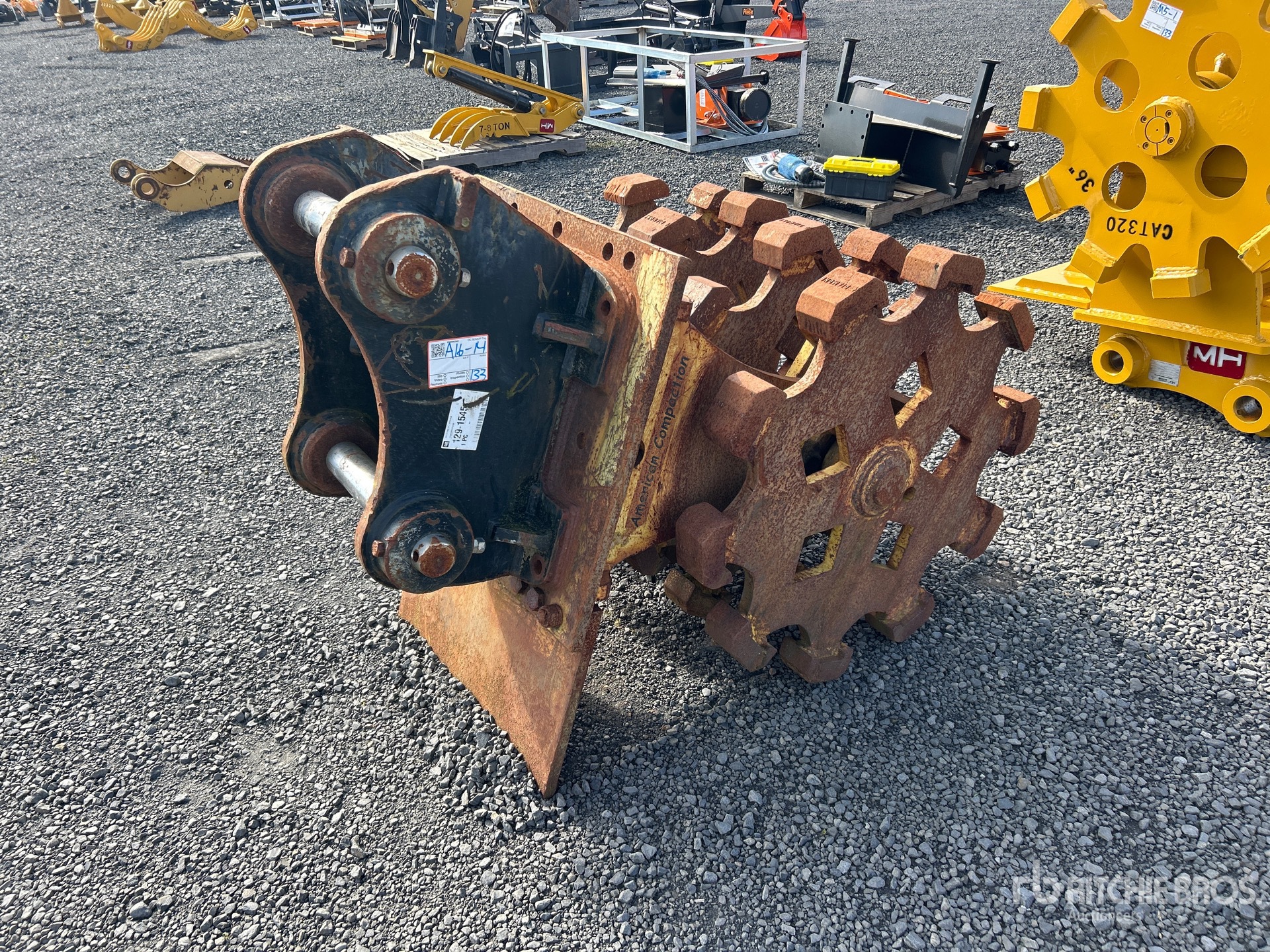 General Appearance with Foto, angolo anteriore sinistro