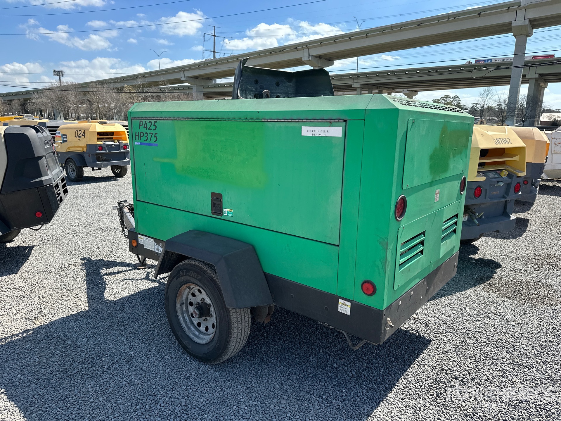 General Appearance with Bild, Ecke hinten links