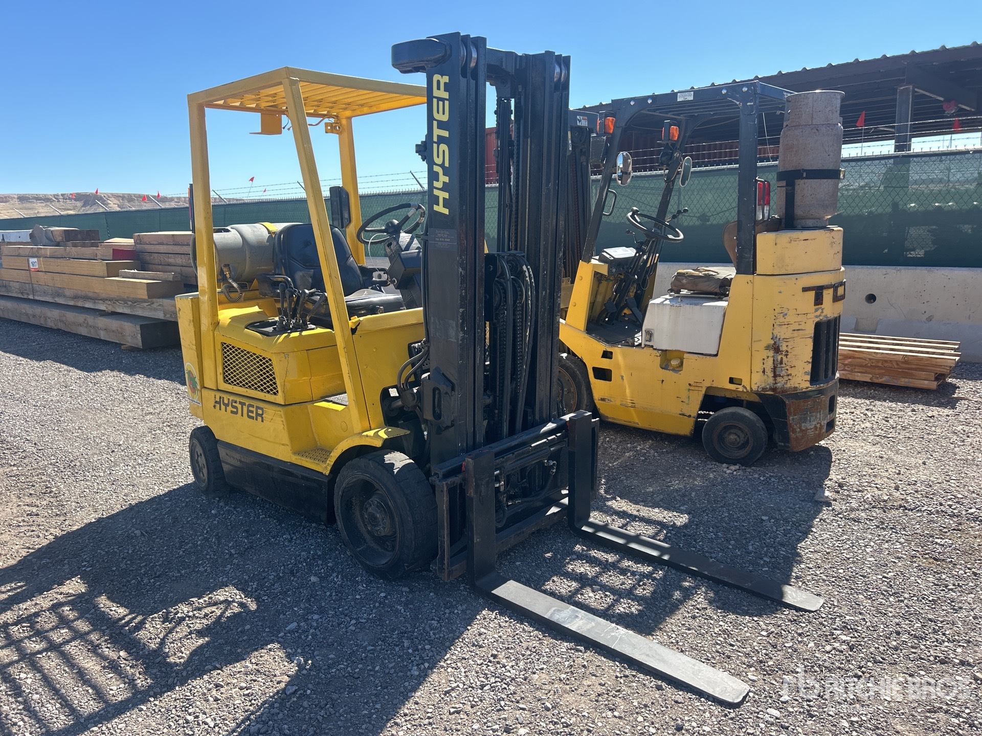 General Appearance with Bild, Ecke vorne rechts