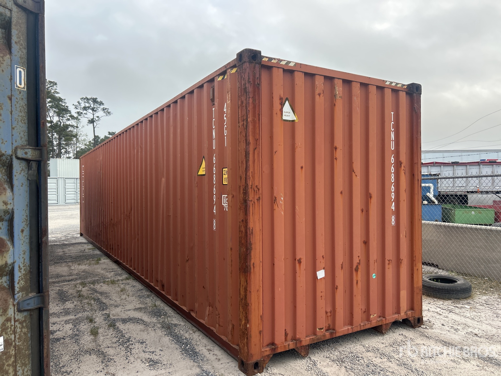 General Appearance with Bild, Ecke vorne rechts