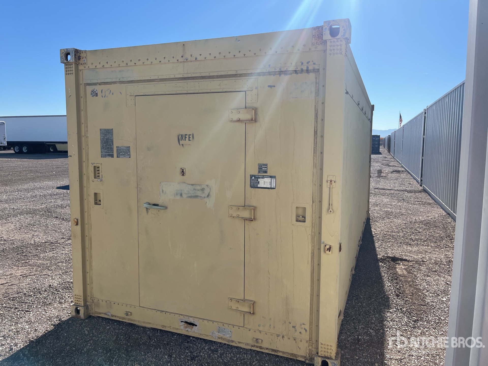 Aspect général with Image, coin arrière droit