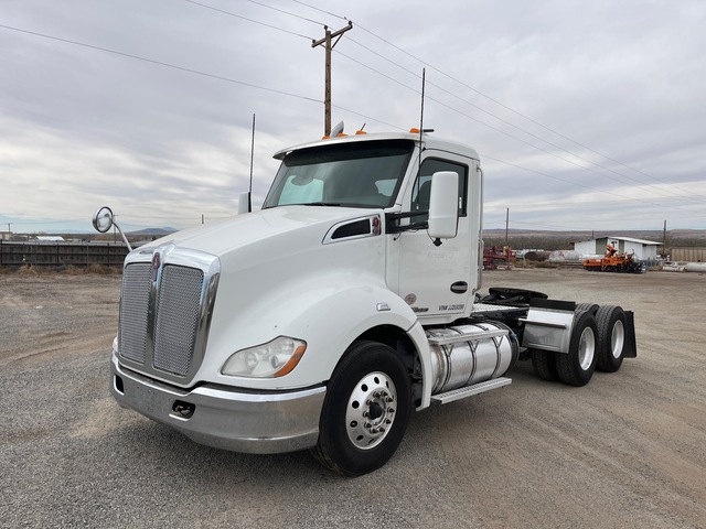 2018 Kenworth T680 6x4 T/A Day Cab Truck Tractor