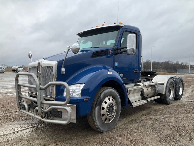 2020 Kenworth T880 6x4 T/A Day Cab Truck Tractor 2020 Kenworth T880 6x4 T/A Day Cab Truck Tractor