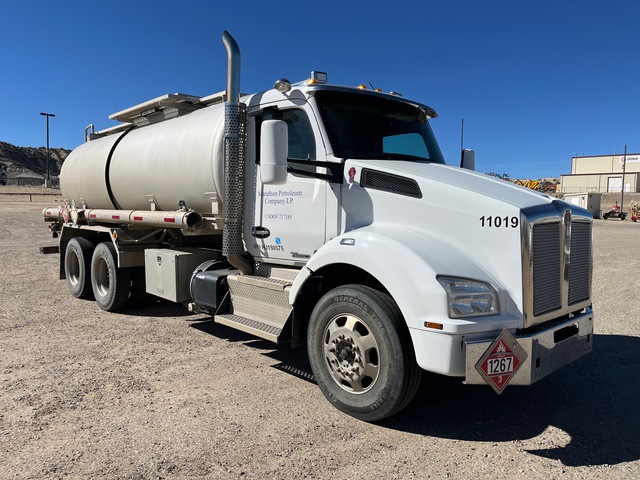 2017 Kenworth T880 6x4 T/A Sleeper Truck Tractor