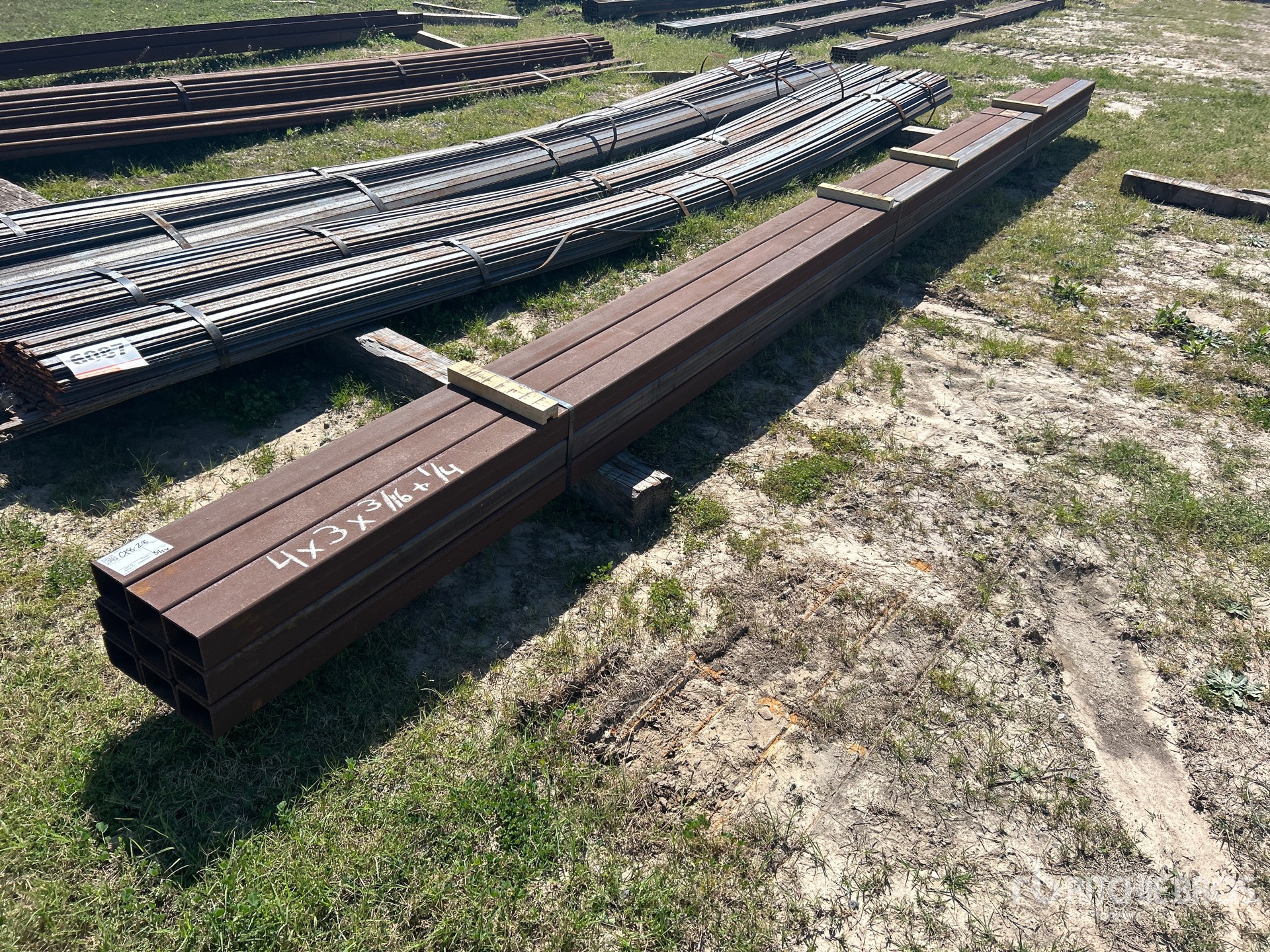 Aspect général with Image, coin avant droit