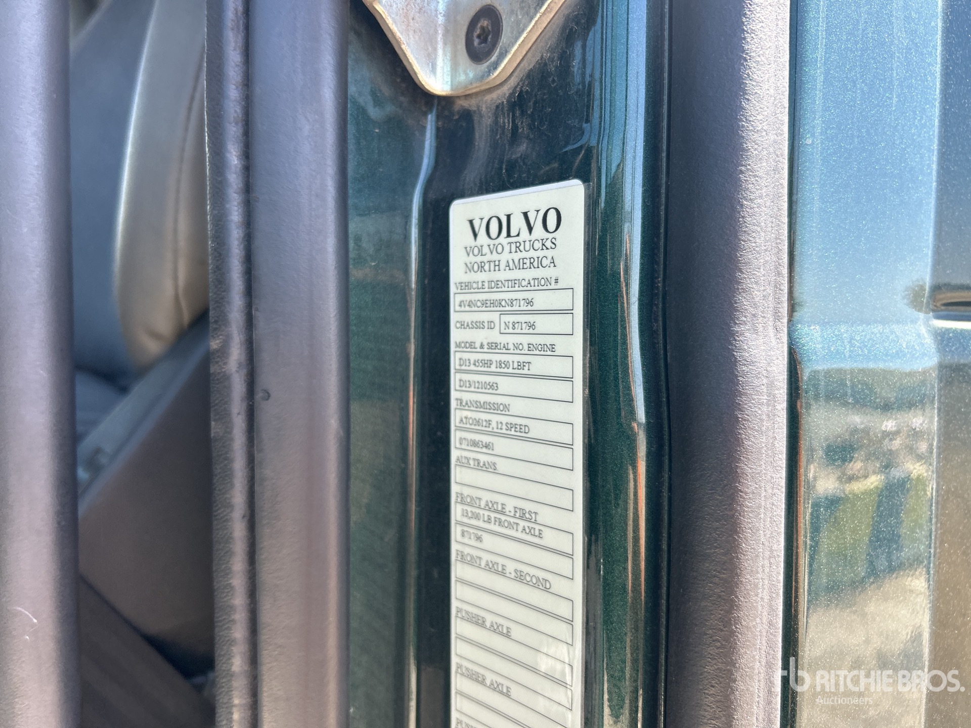 2019 Volvo VNL860