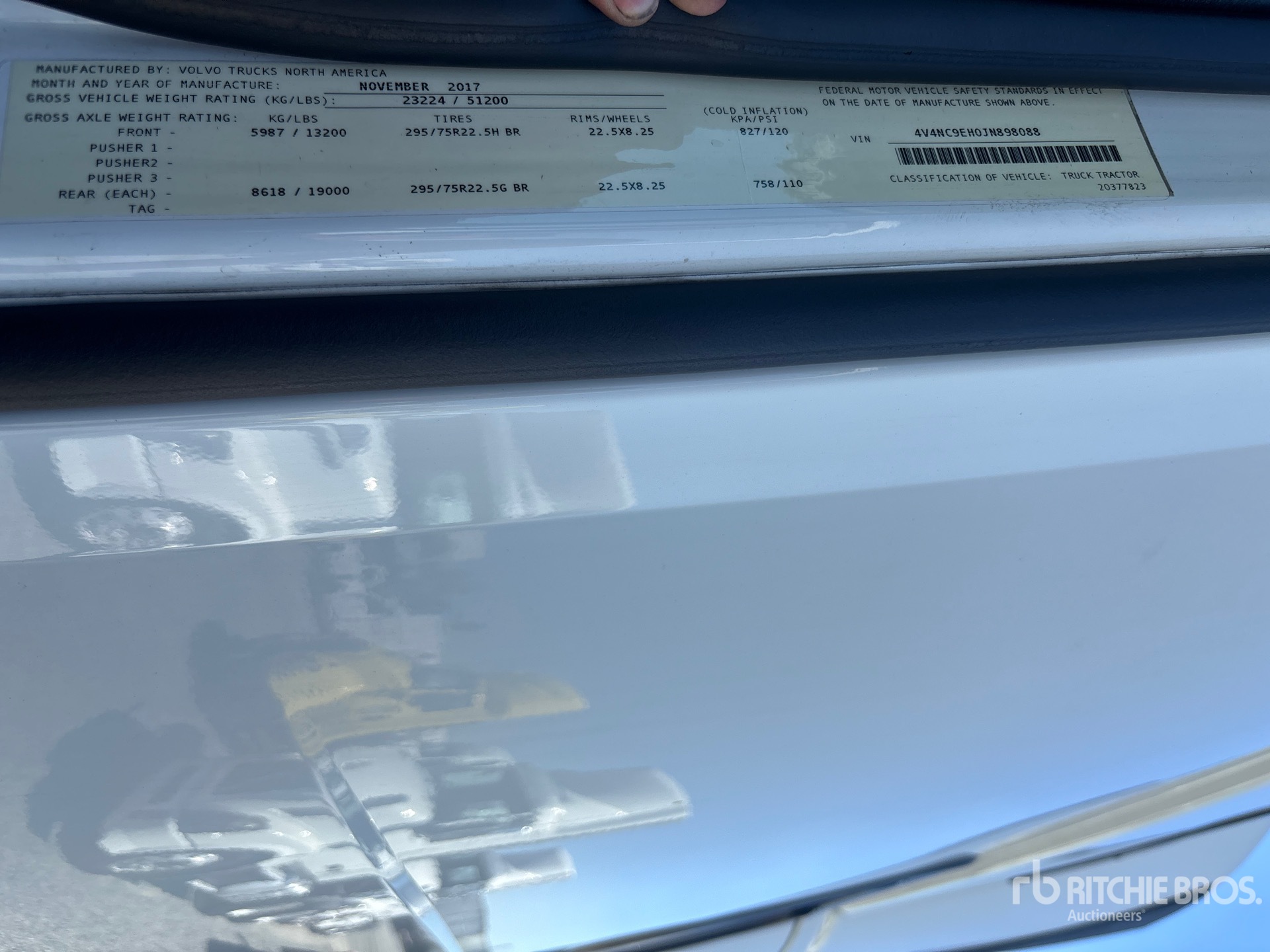 2018 Volvo VNL860
