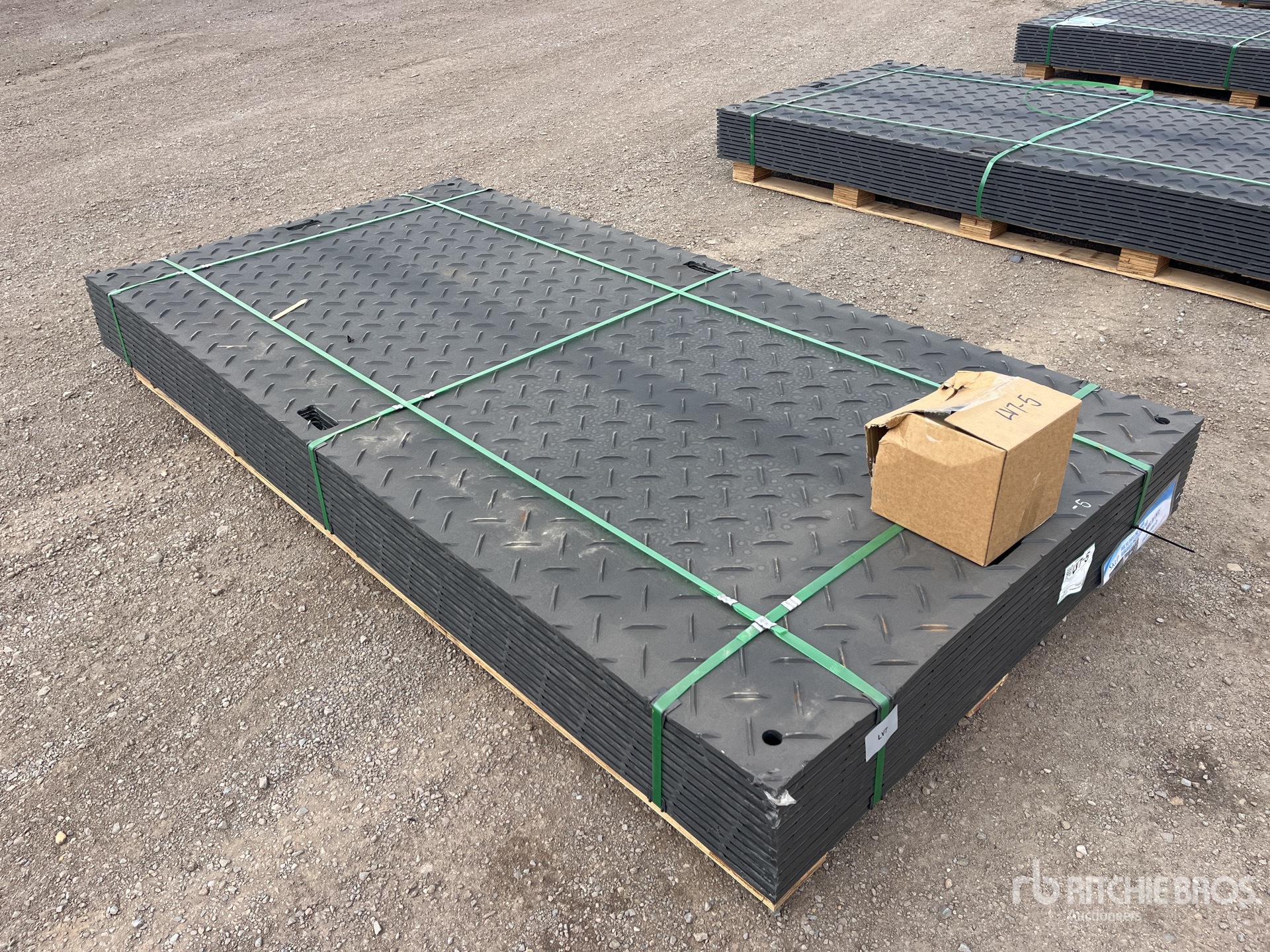 General Appearance with Bild, Ecke vorne links