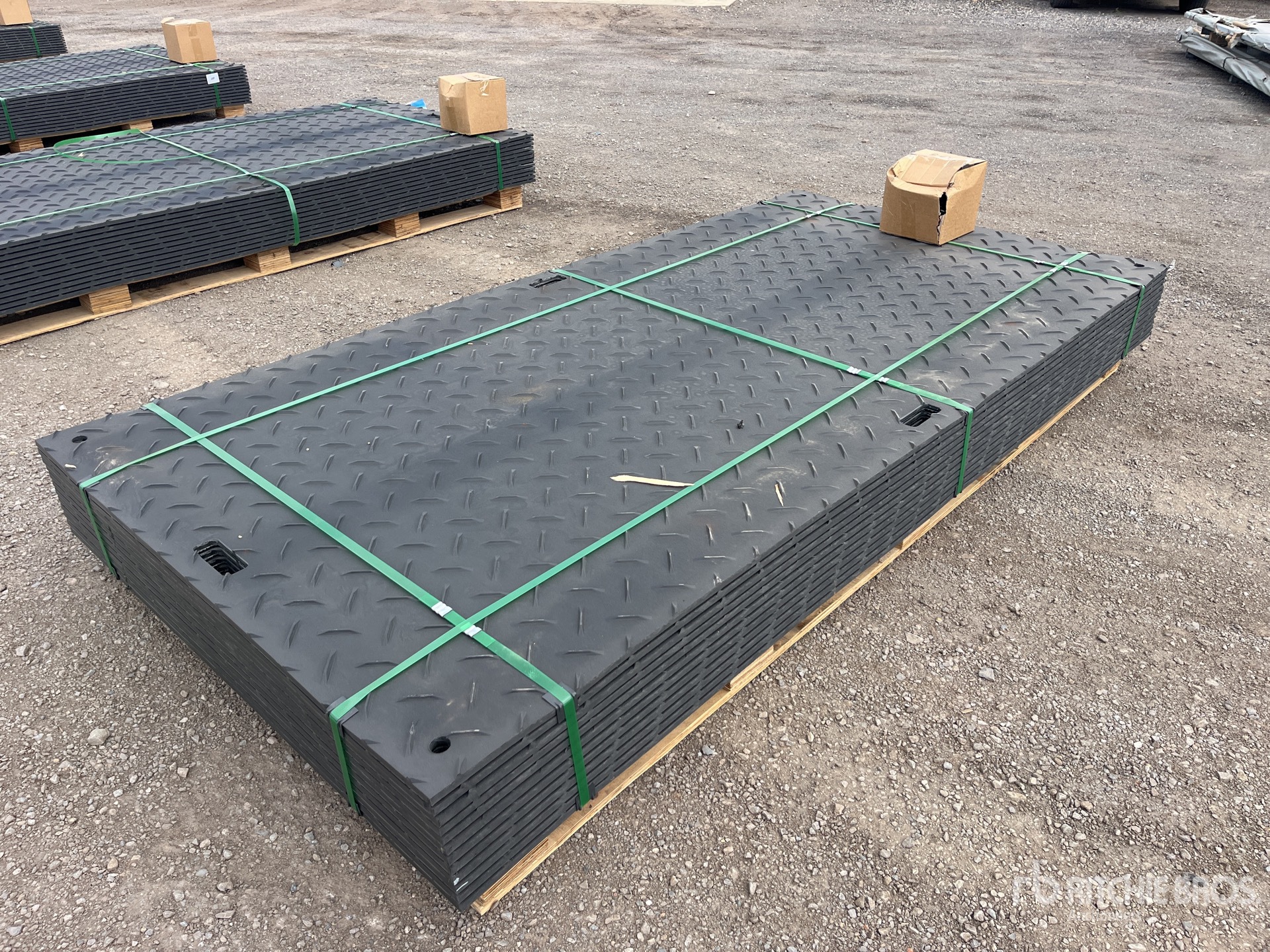 General Appearance with Bild, Ecke vorne rechts