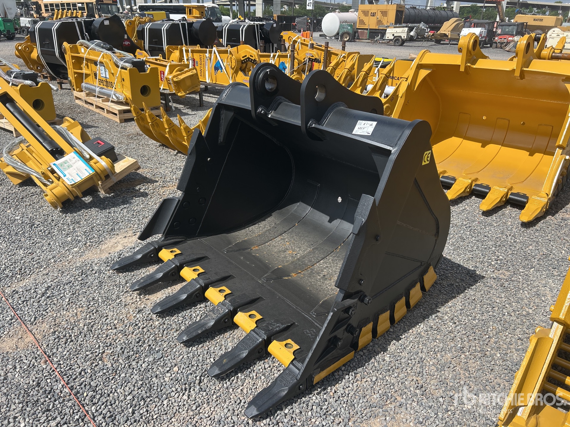 General Appearance with Foto, angolo anteriore sinistro