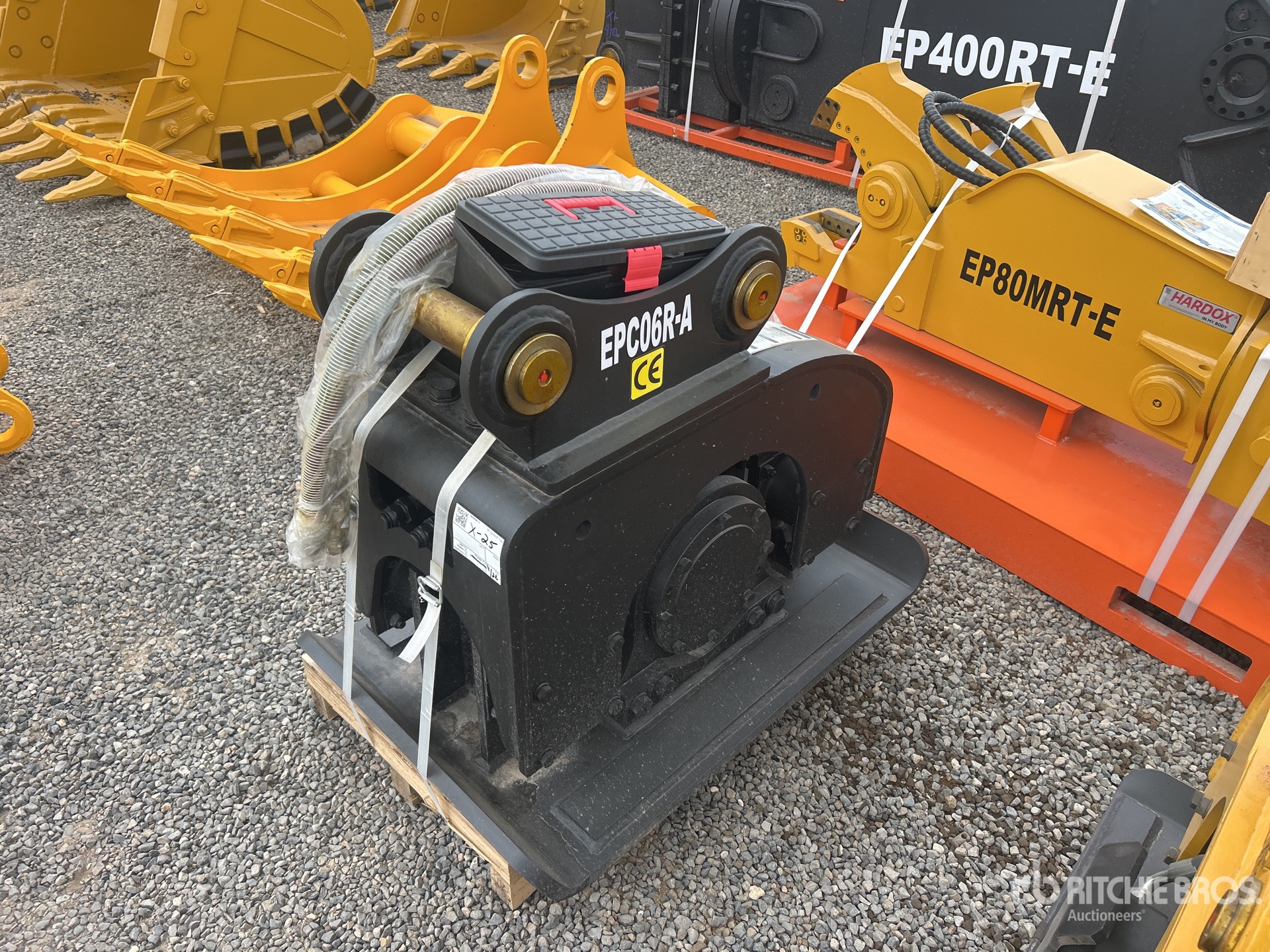 General Appearance with Foto, angolo anteriore sinistro