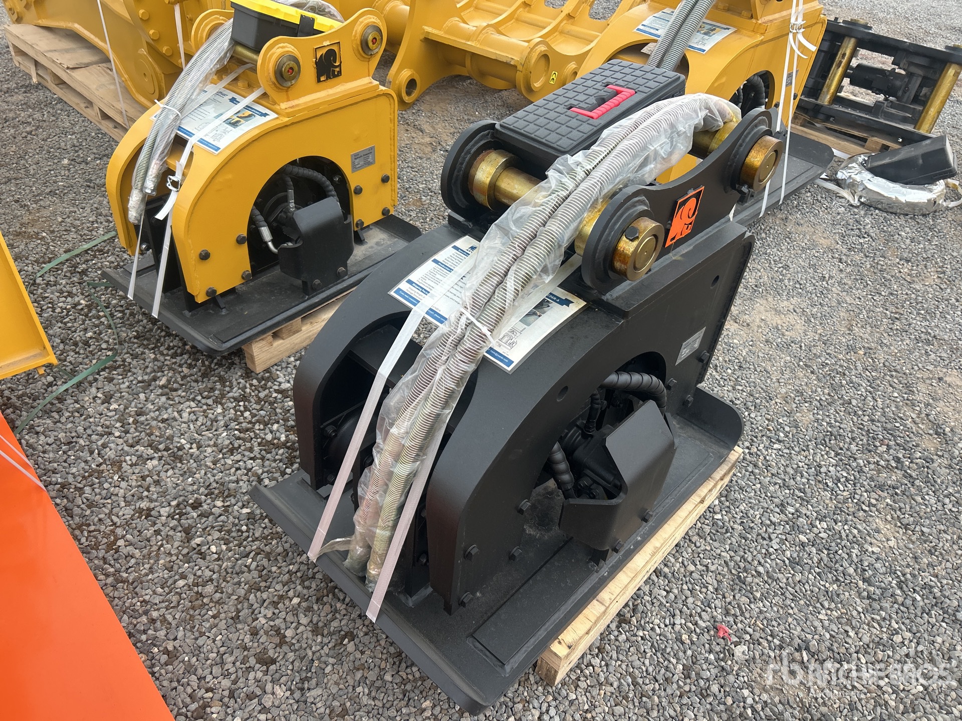 General Appearance with Foto, angolo anteriore sinistro