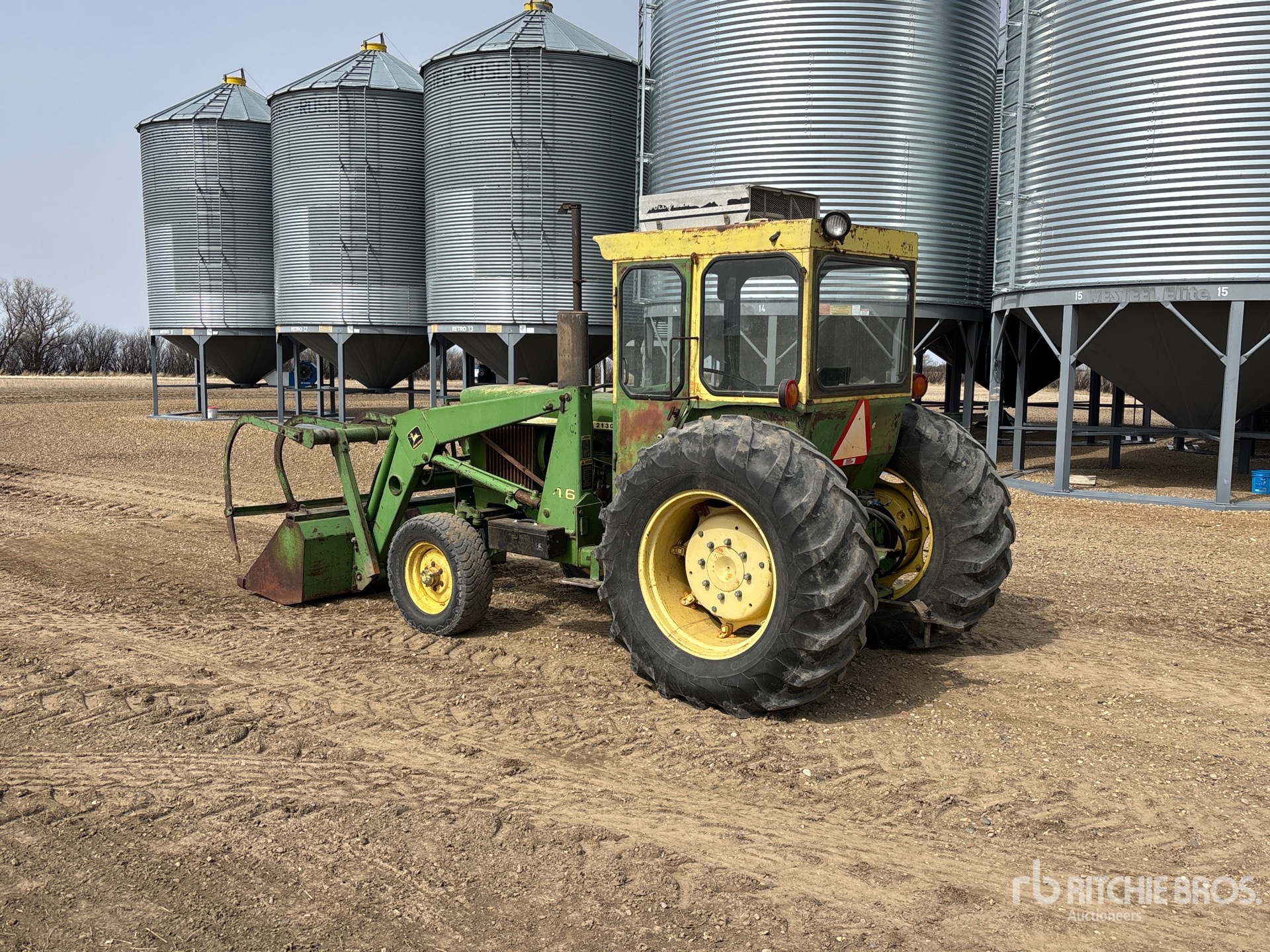 General Appearance with Foto, angolo posteriore sinistro