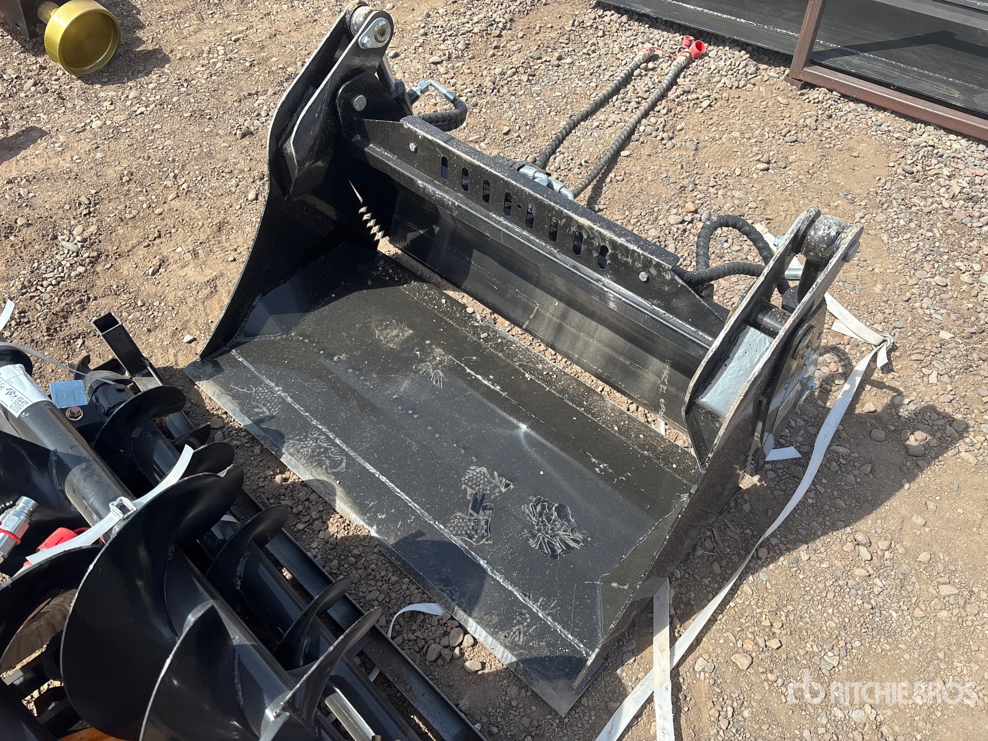 General Appearance with Bild, Ecke vorne links