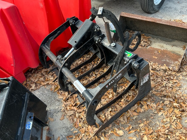 2021 Paladin  X 42 in Grapple bucket Skid Steer Grapple Bucket - Fits Mini skid steer
