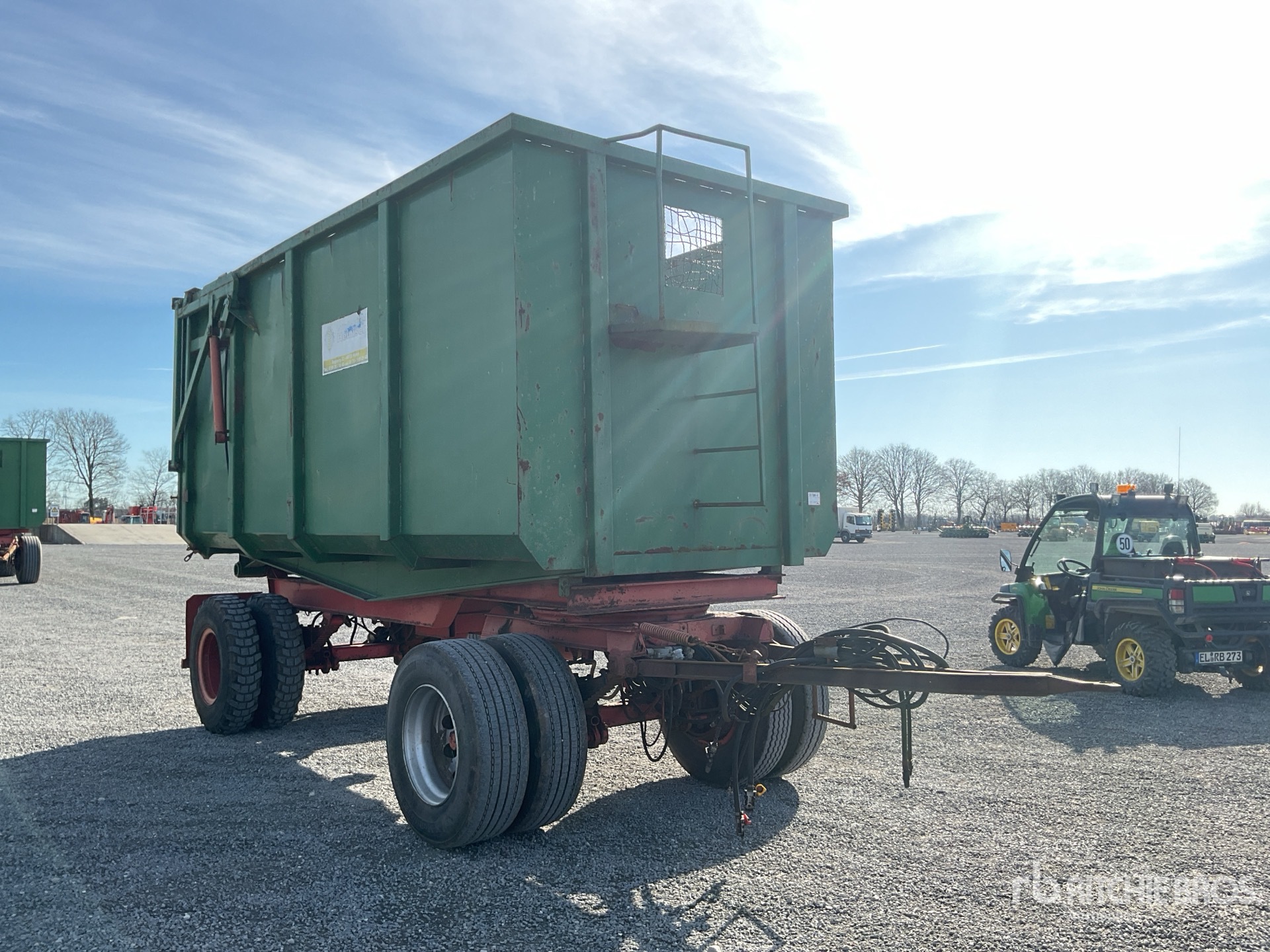 General Appearance with Bild, Ecke vorne rechts