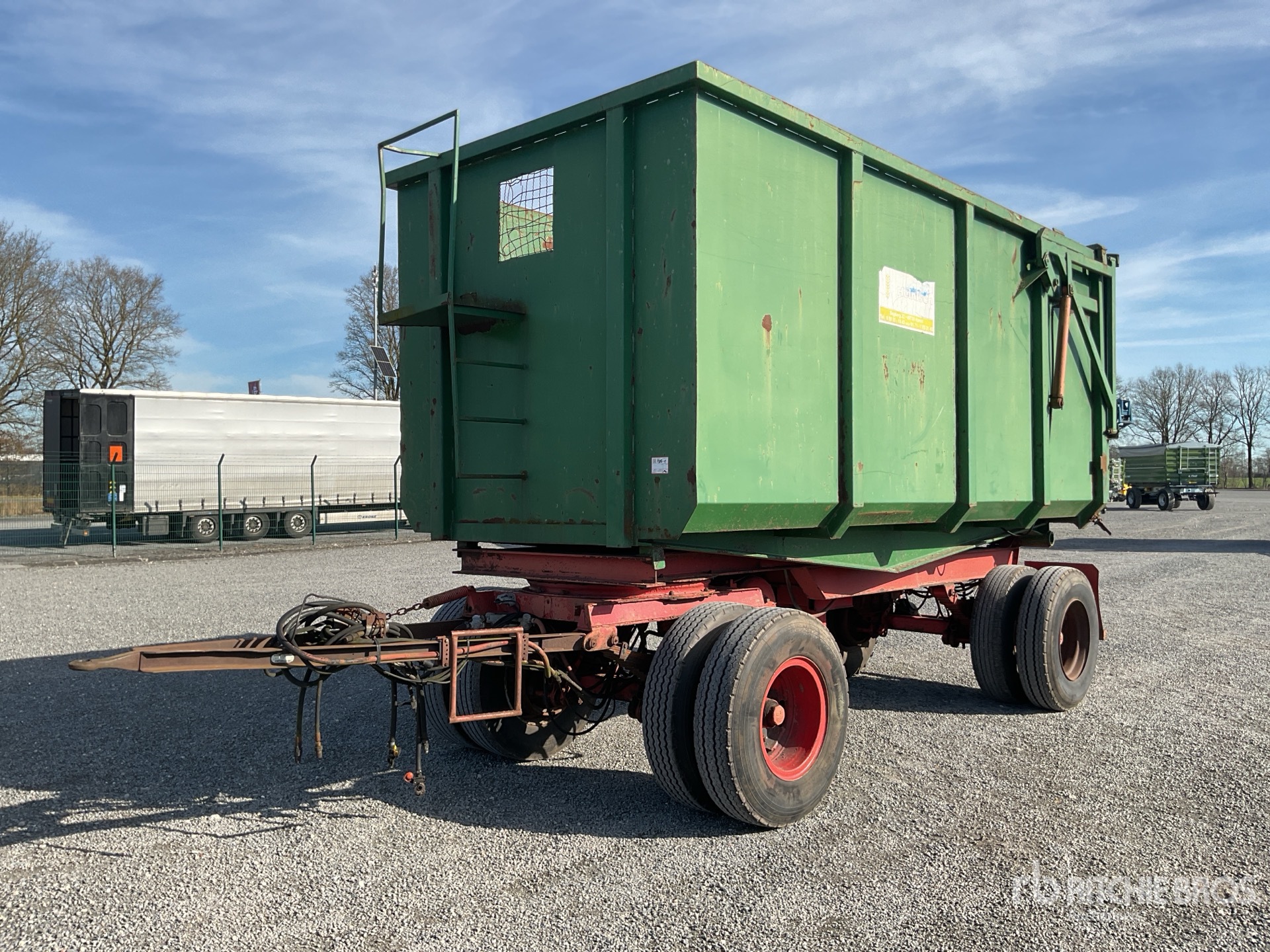 General Appearance with Bild, Ecke vorne links