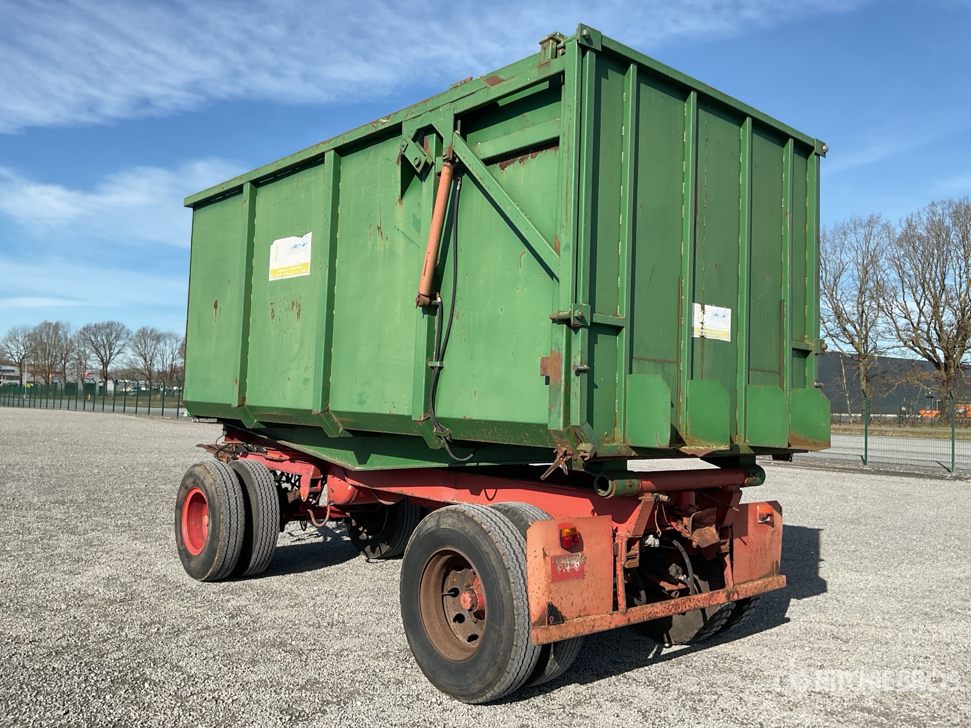 General Appearance with Bild, Ecke hinten links