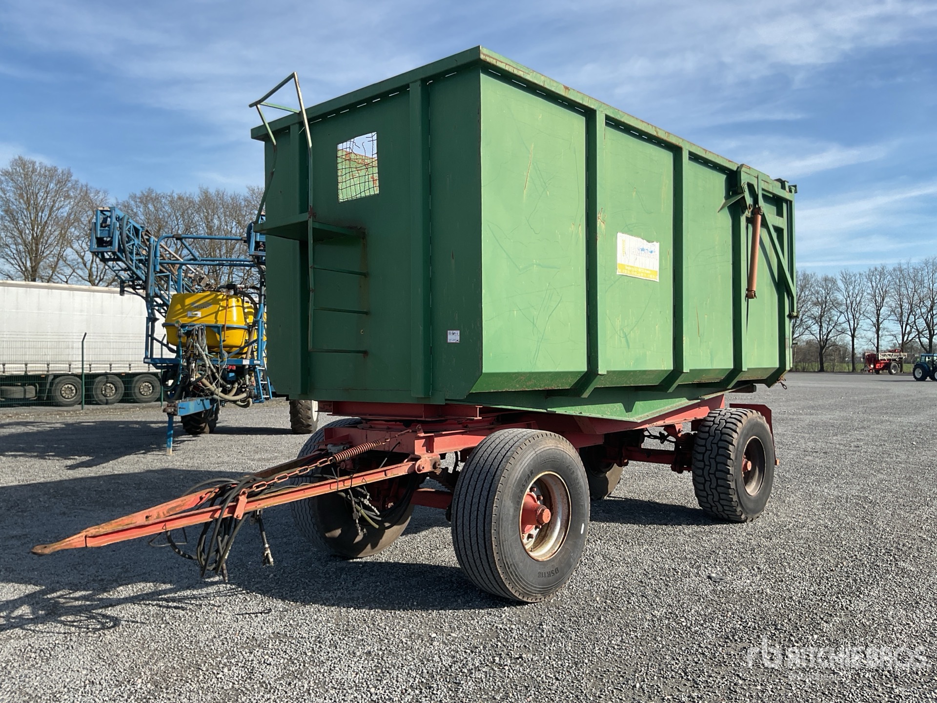 General Appearance with Bild, Ecke vorne links