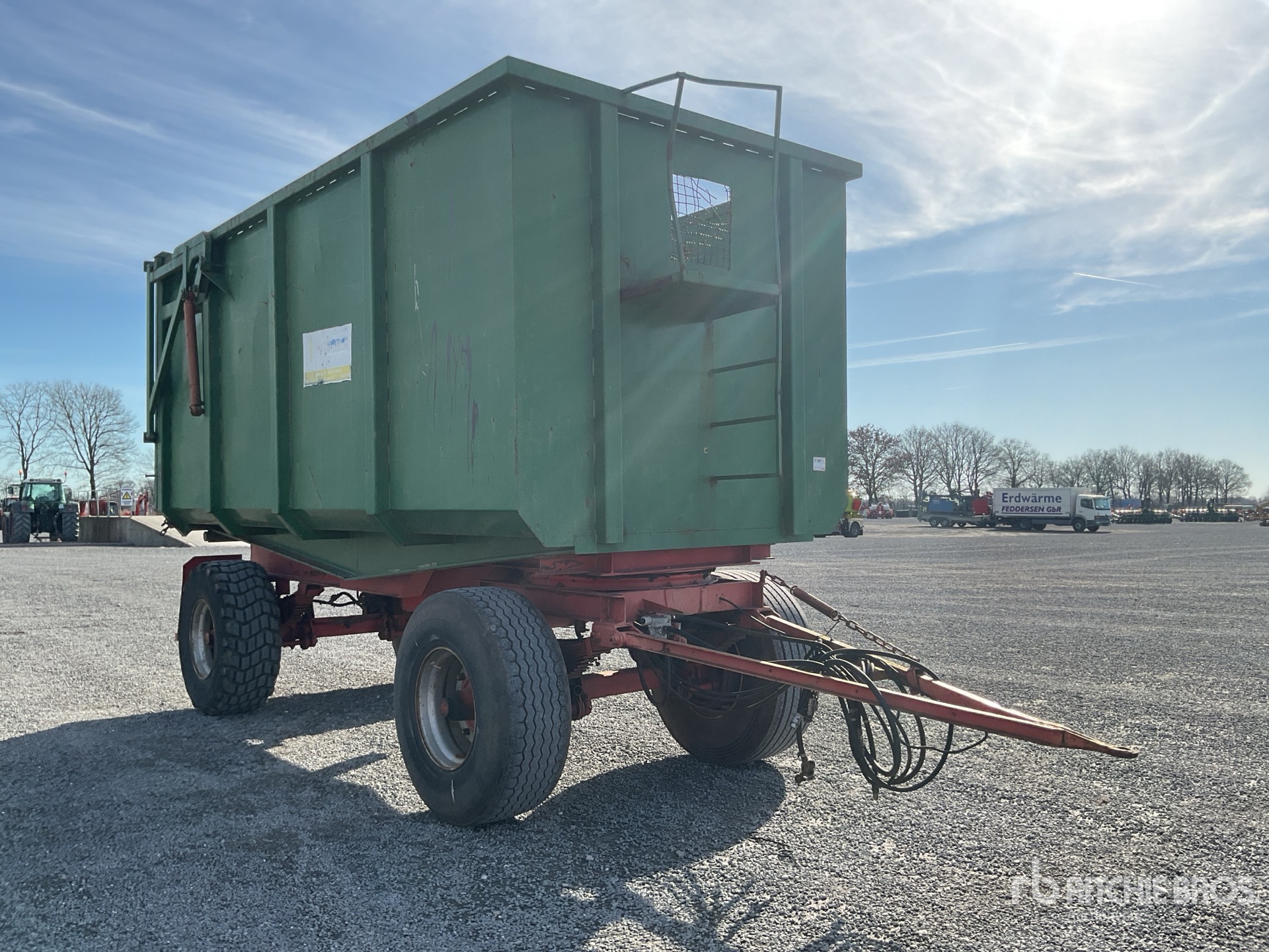 General Appearance with Bild, Ecke vorne rechts