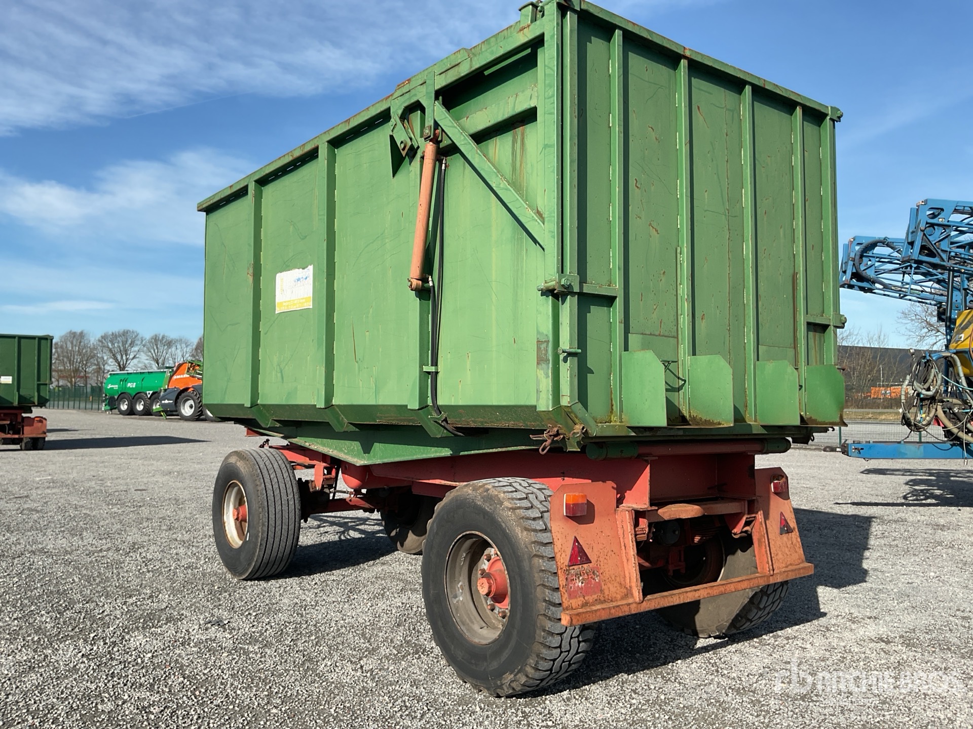 General Appearance with Bild, Ecke hinten links