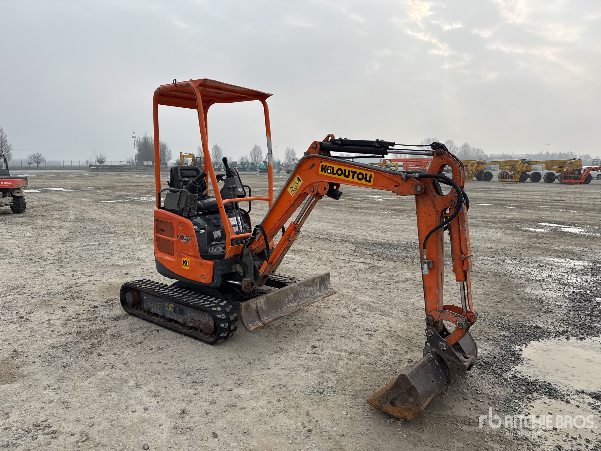 General Appearance with Picture, Right Front Corner