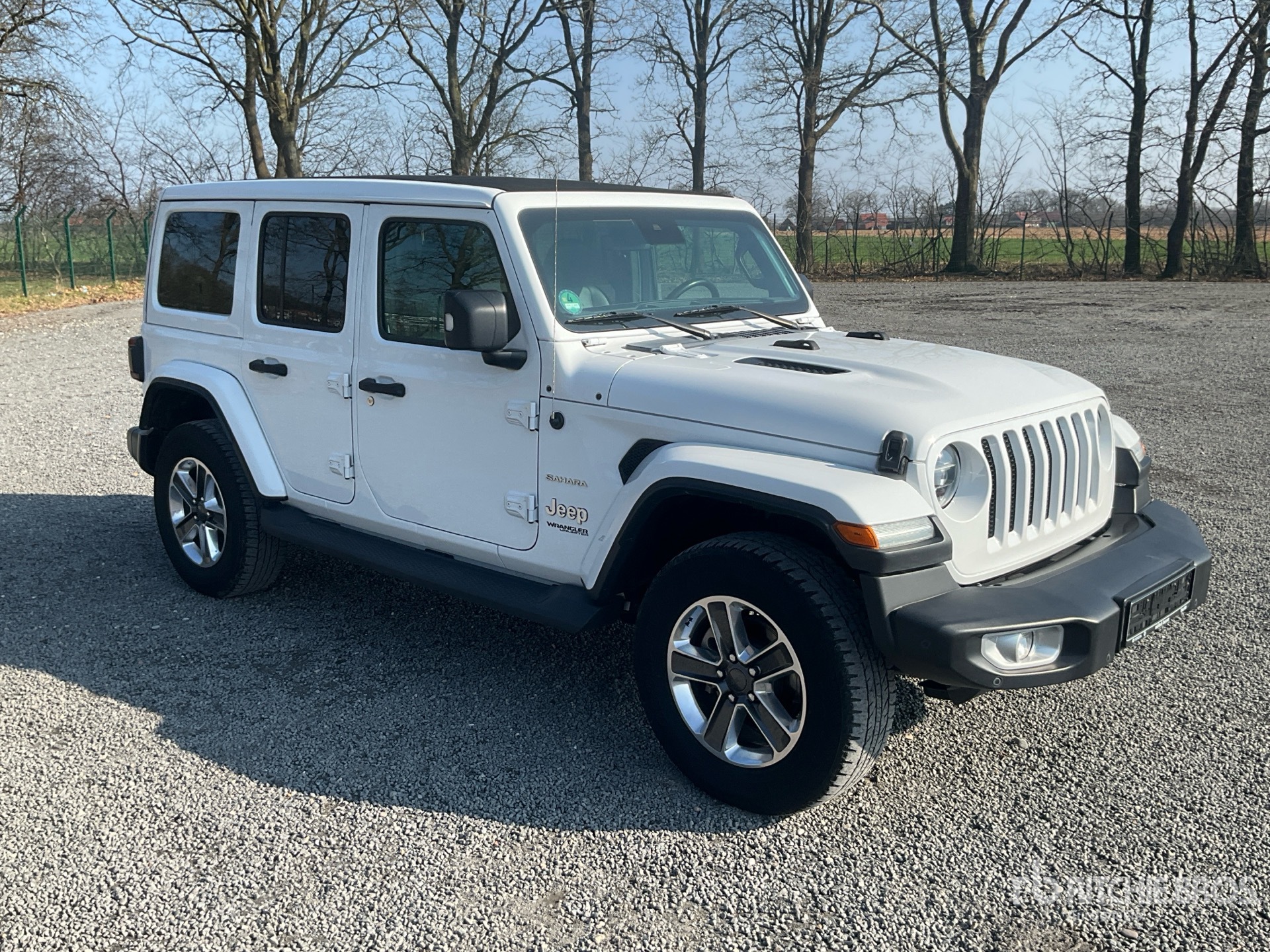 General Appearance with Picture, Right Front Corner