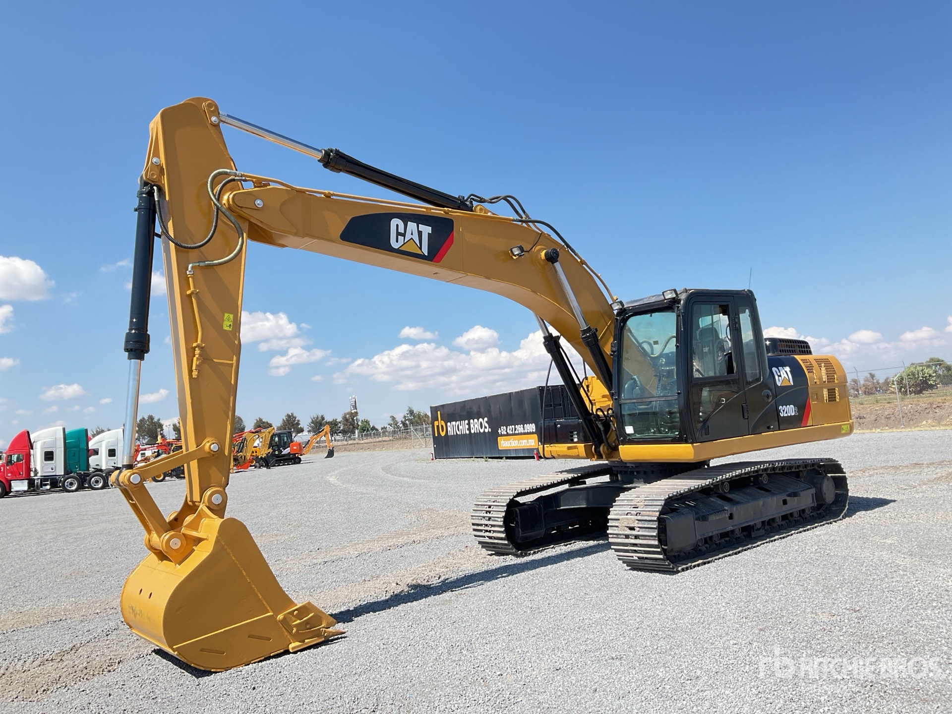 2018 Caterpillar 320D2