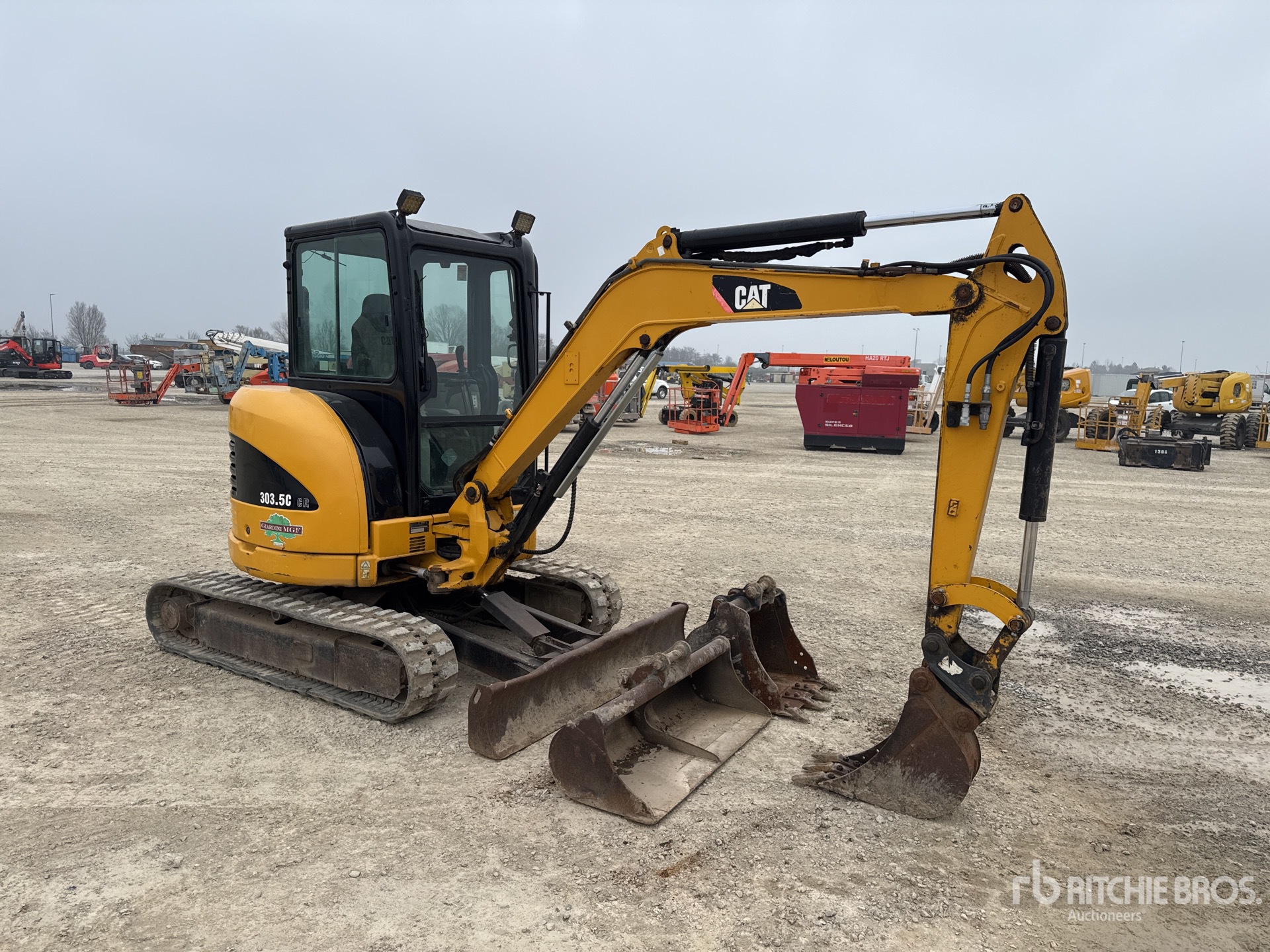 General Appearance with Picture, Right Front Corner