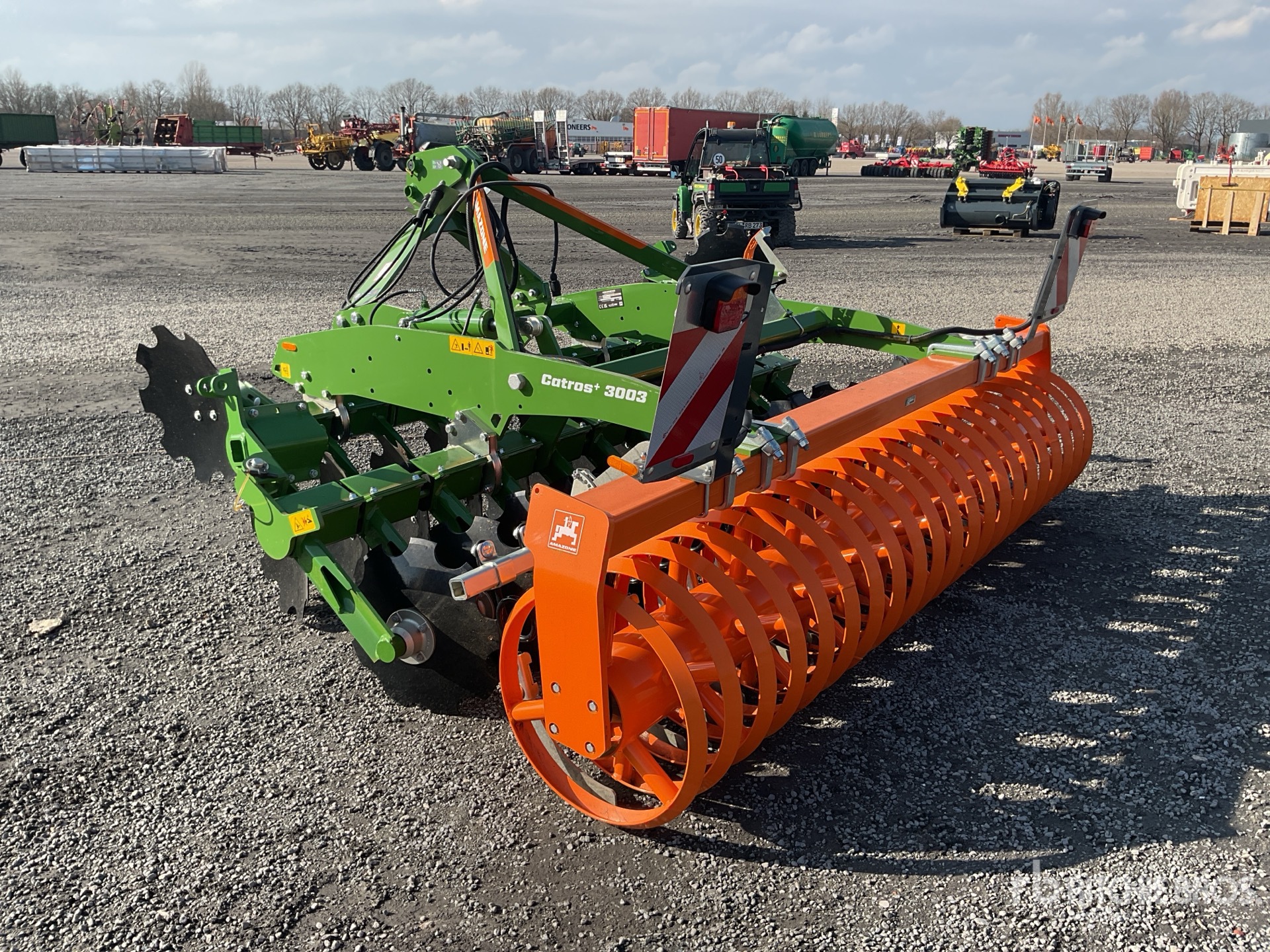 General Appearance with Foto, angolo posteriore sinistro