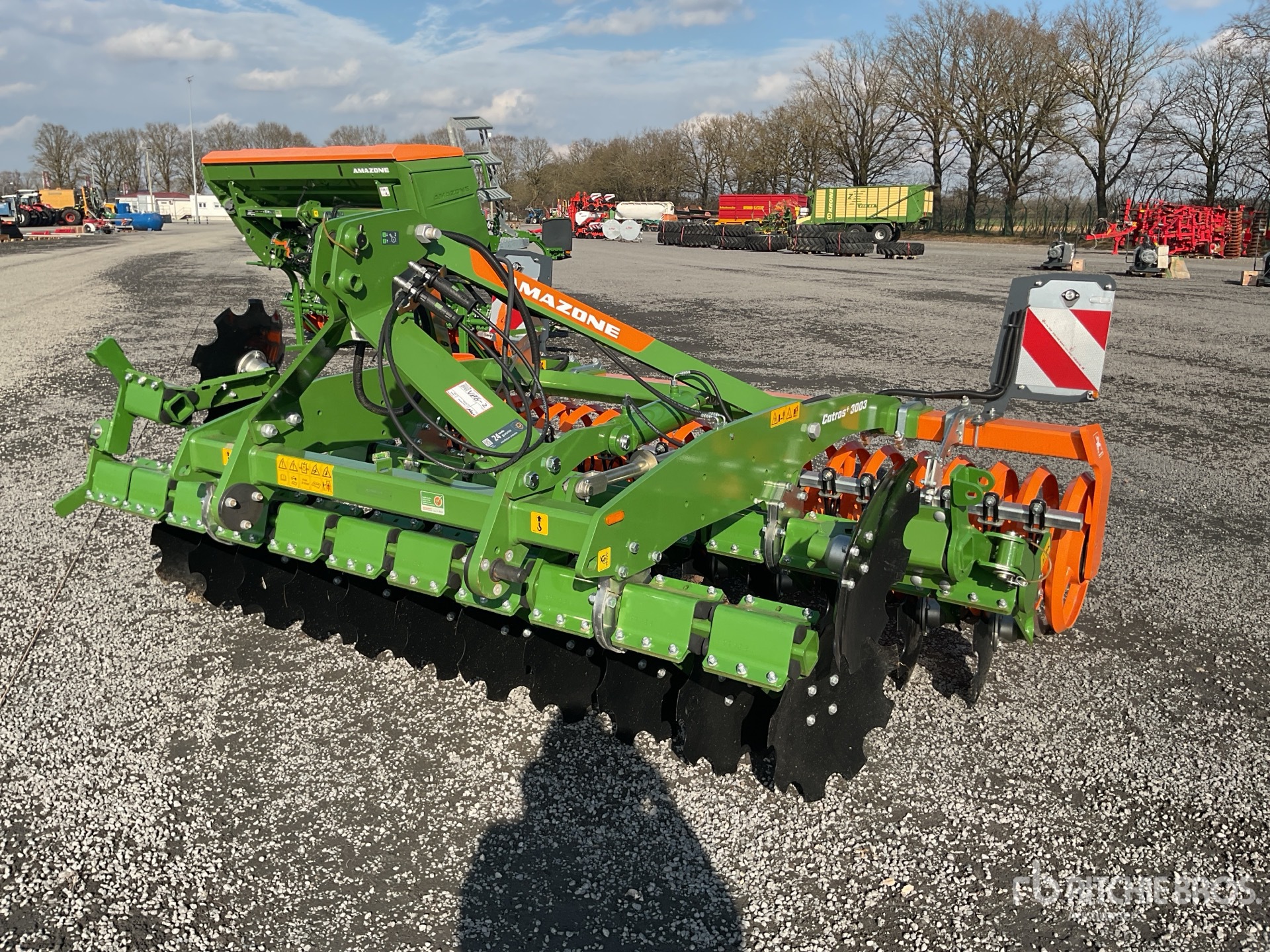 General Appearance with Foto, angolo anteriore sinistro