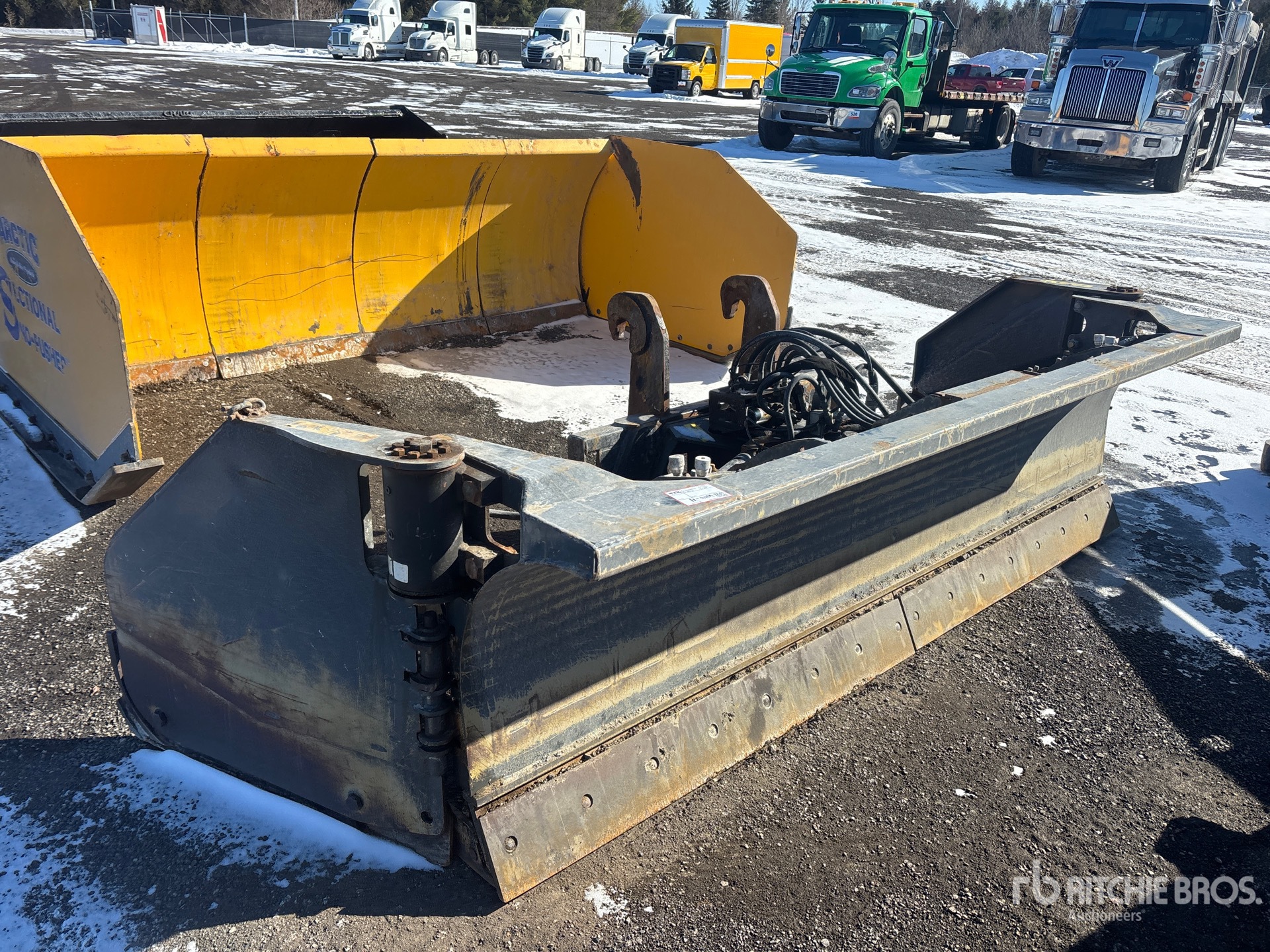 General Appearance with Bild, Ecke vorne rechts